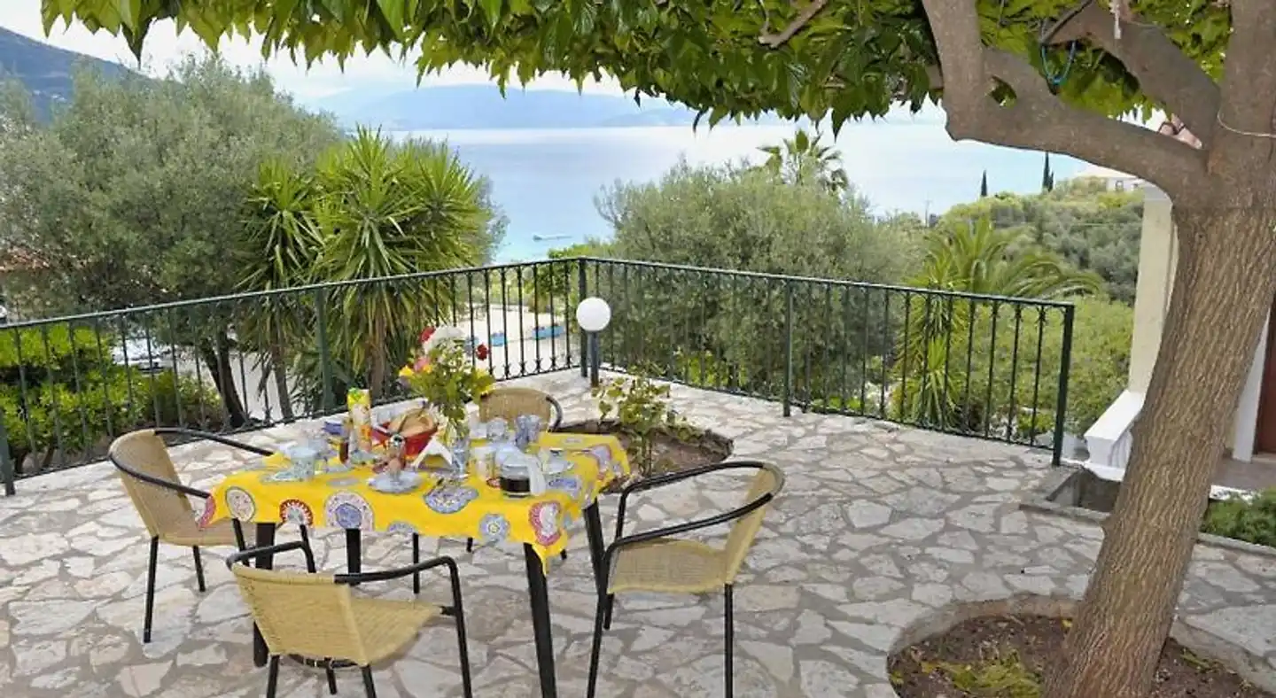 BBB - Barbati Blick Bungalows Terrasse