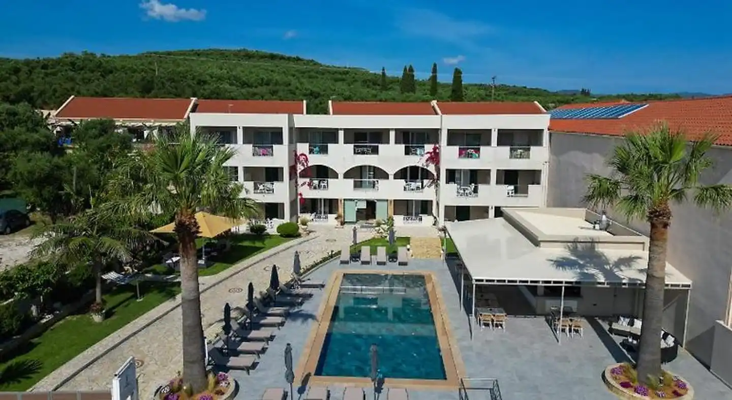 Remezzo Apartments & Studios Pool
