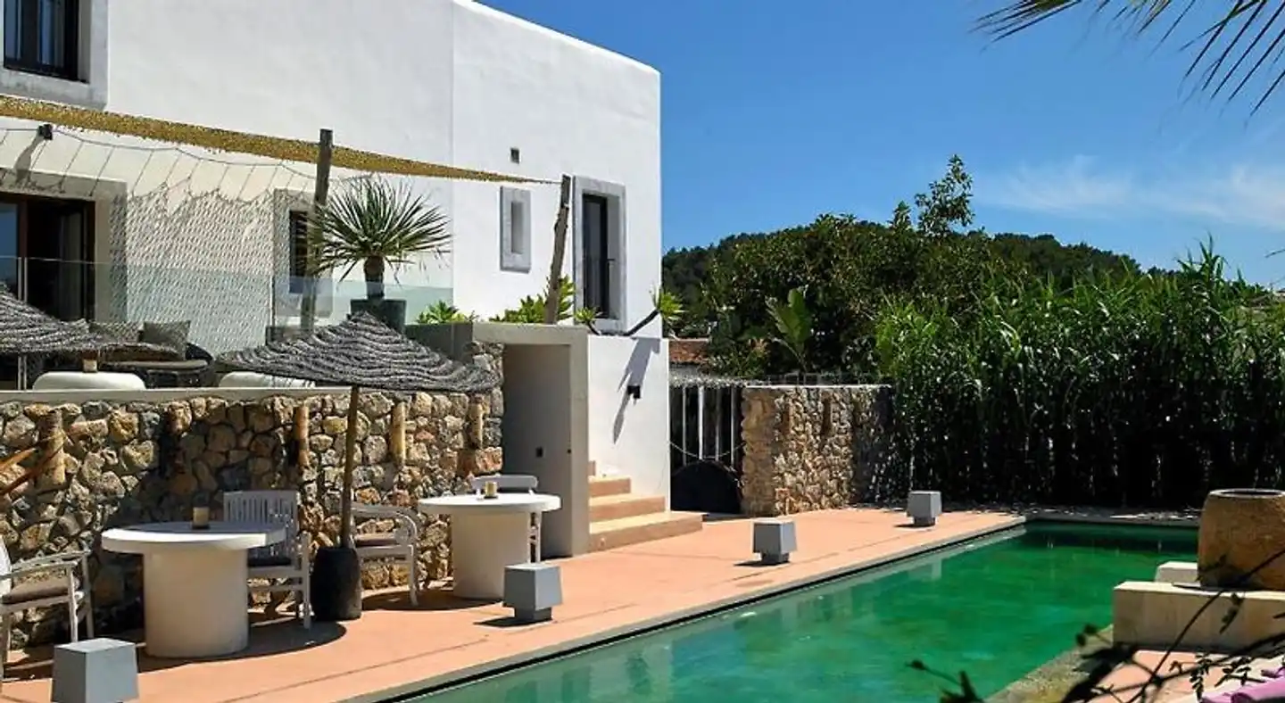 The Giri Residence & Spa Pool