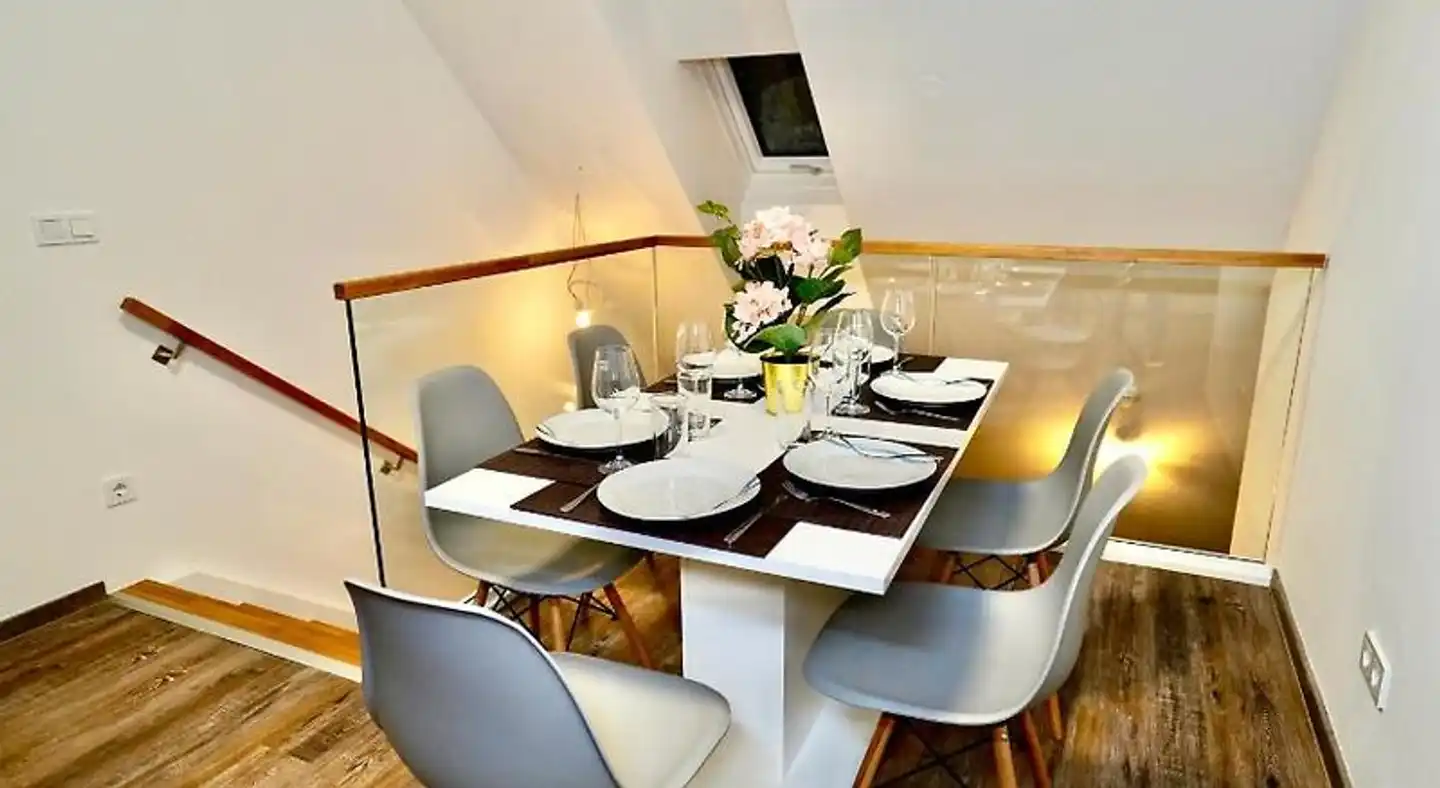 DM & s Apartment Restaurant