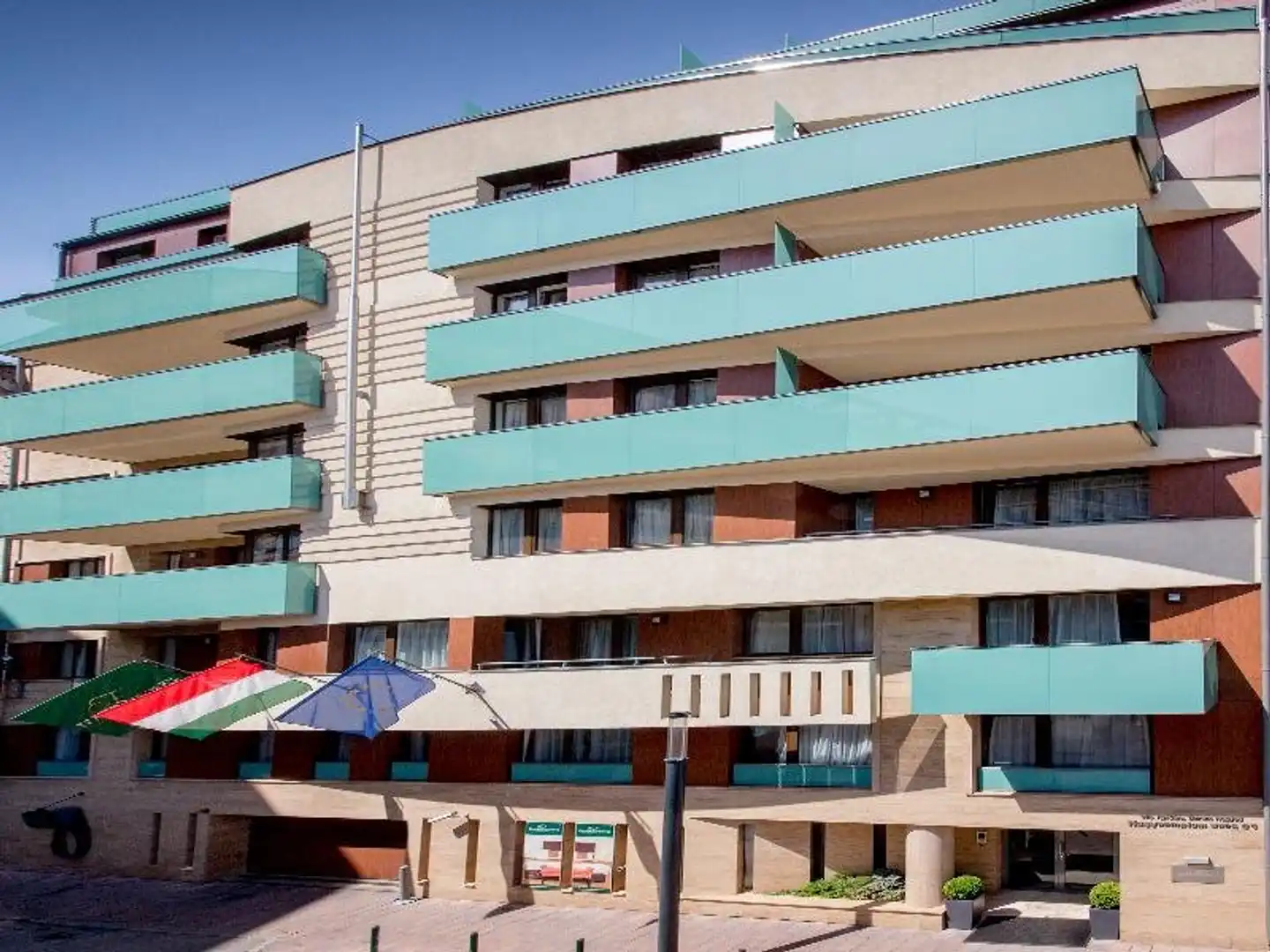 Escala Hotel & Suites Aussenansicht