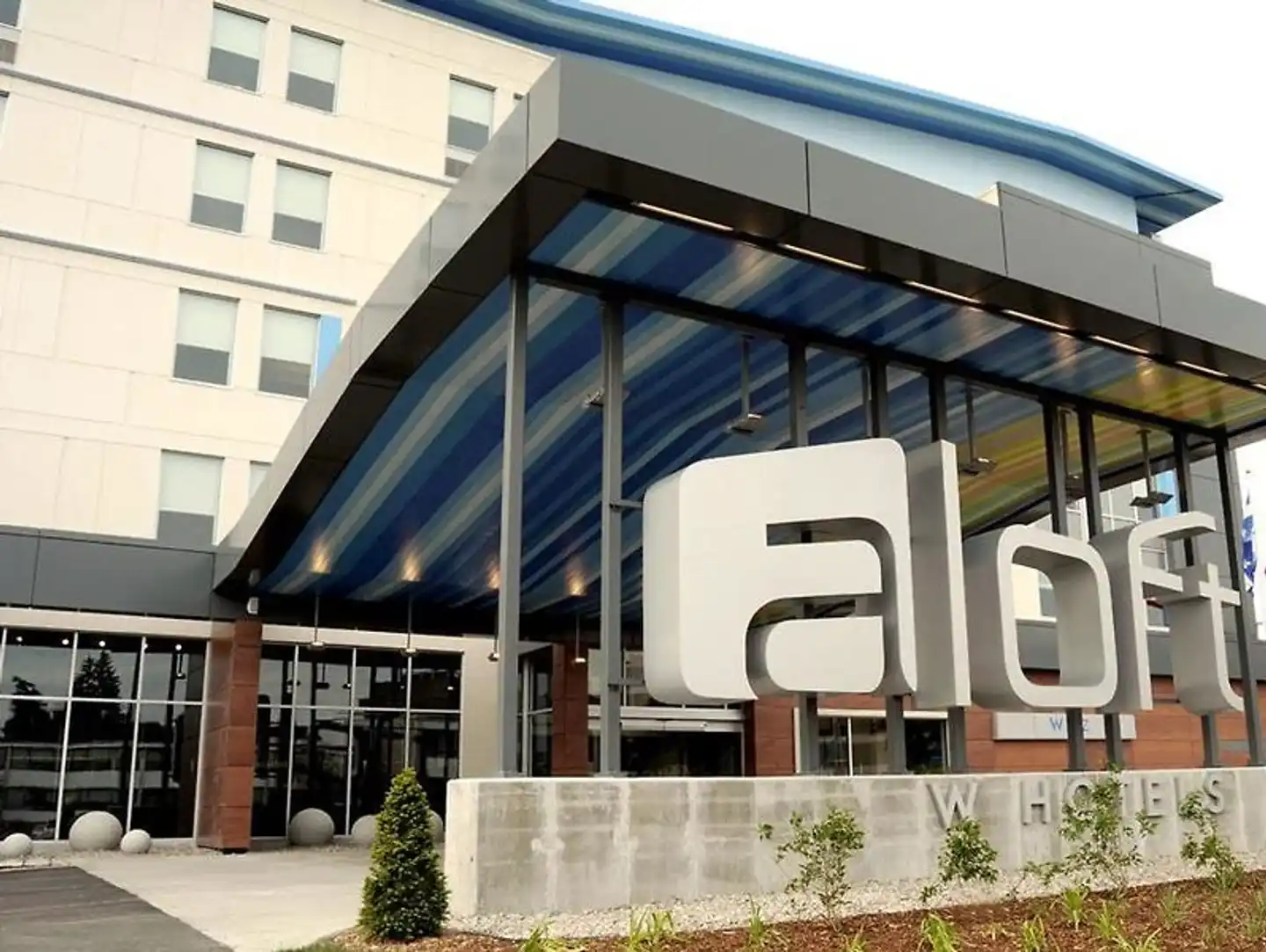 Aloft Montreal Airport Aussenansicht