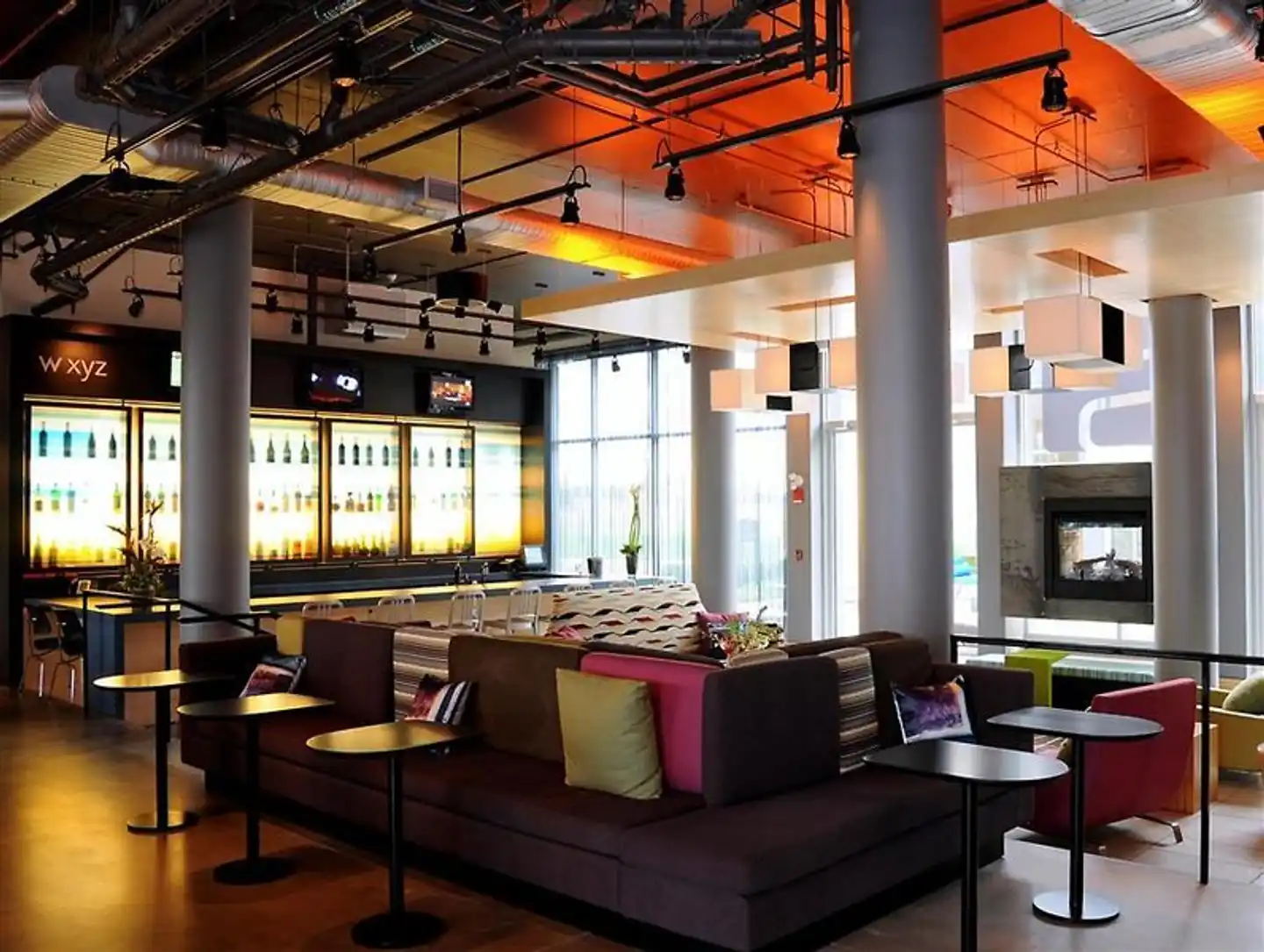 Aloft Montreal Airport Bar