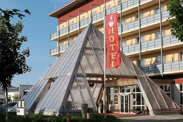 Kurhotel Pyramide Aussenansicht