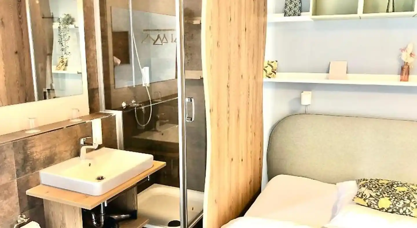 R & J Hotel Badezimmer