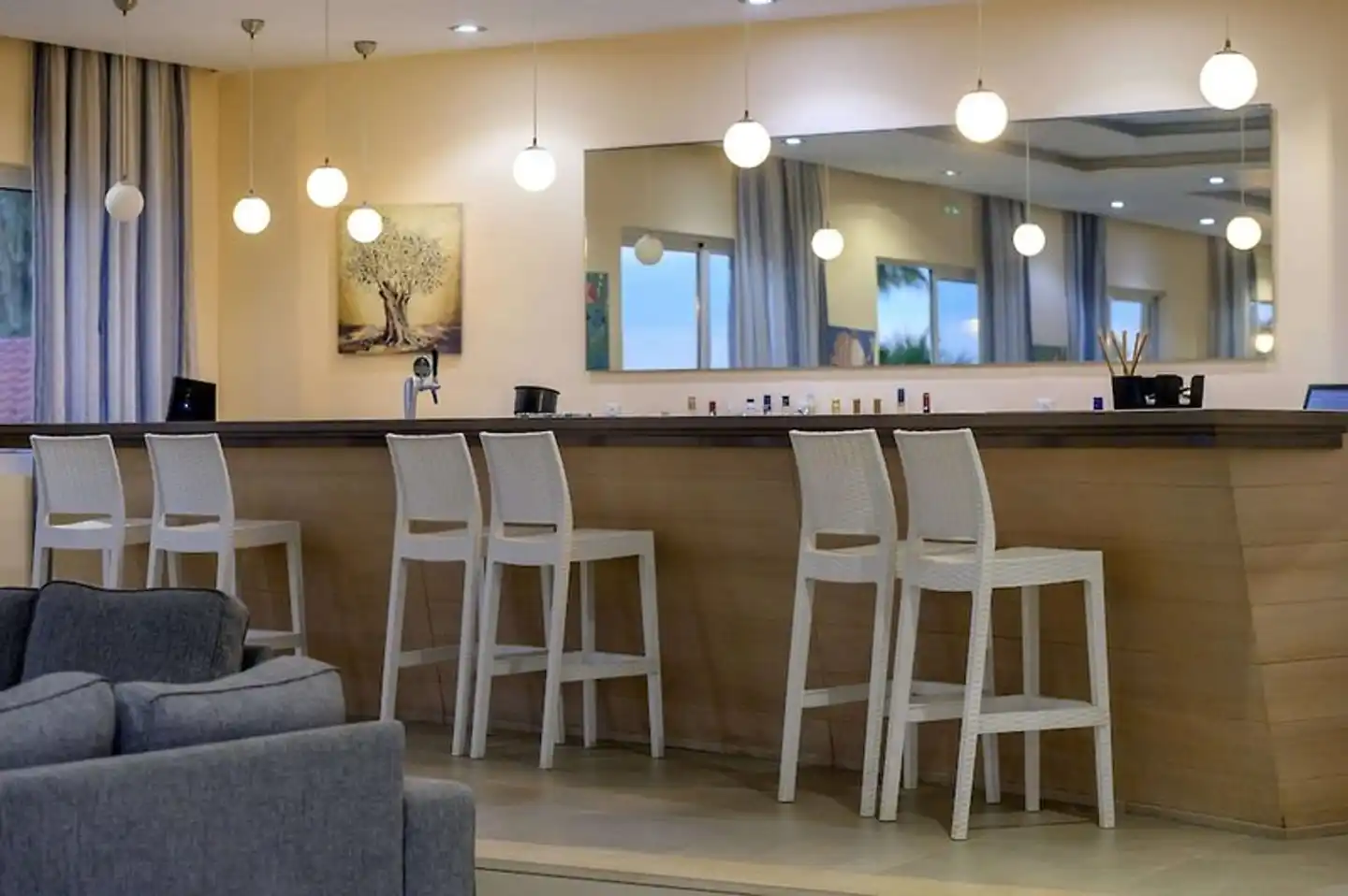 Palm Beach Hotel Bar