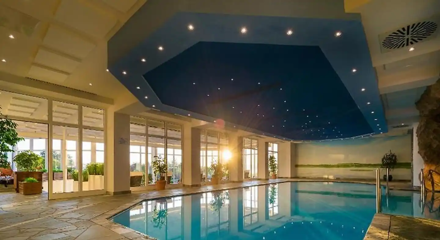 Balmer See - Hotel · Golf · Spa Hallenbad