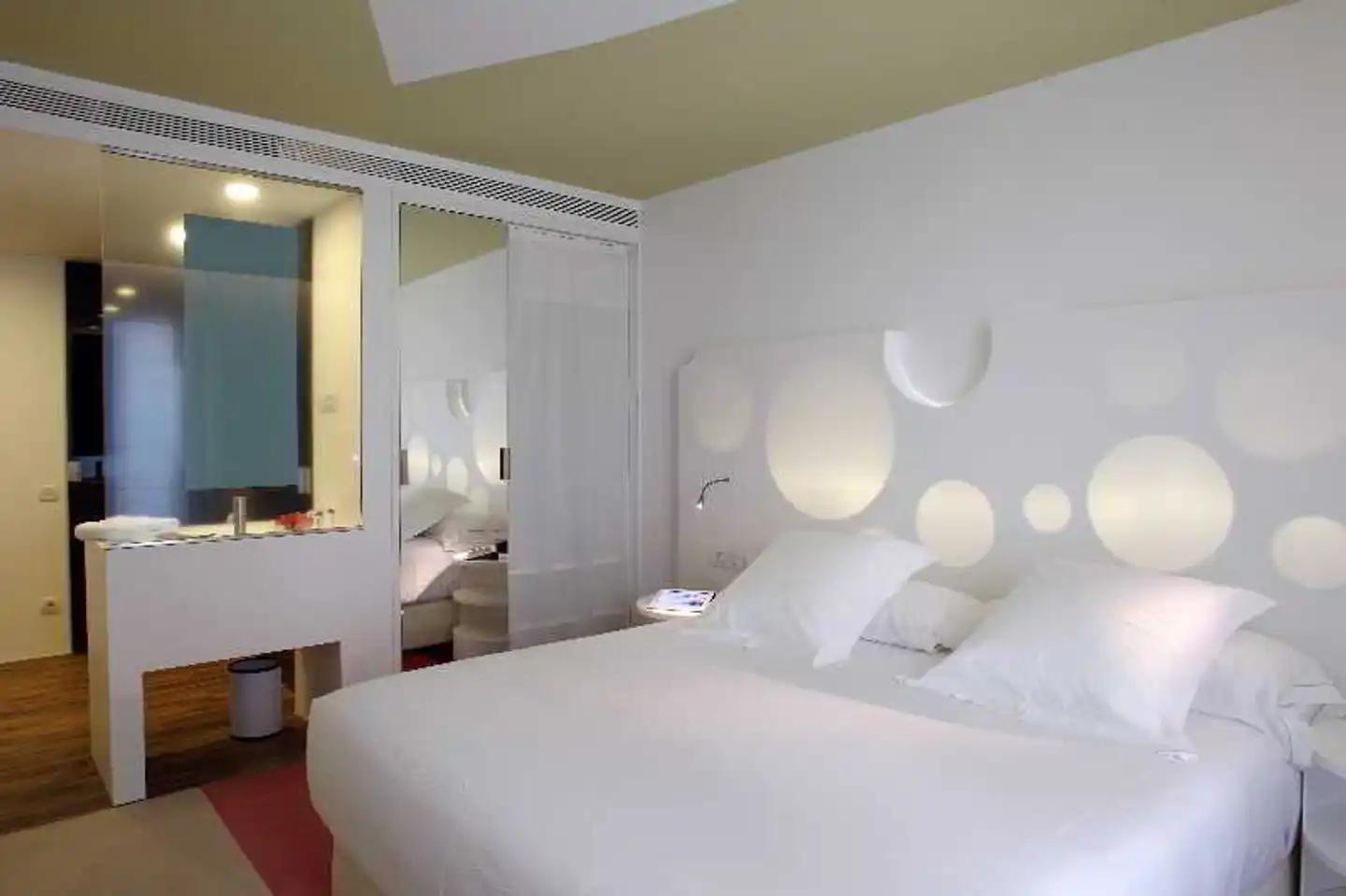 Room Mate Pau Wohnbeispiel