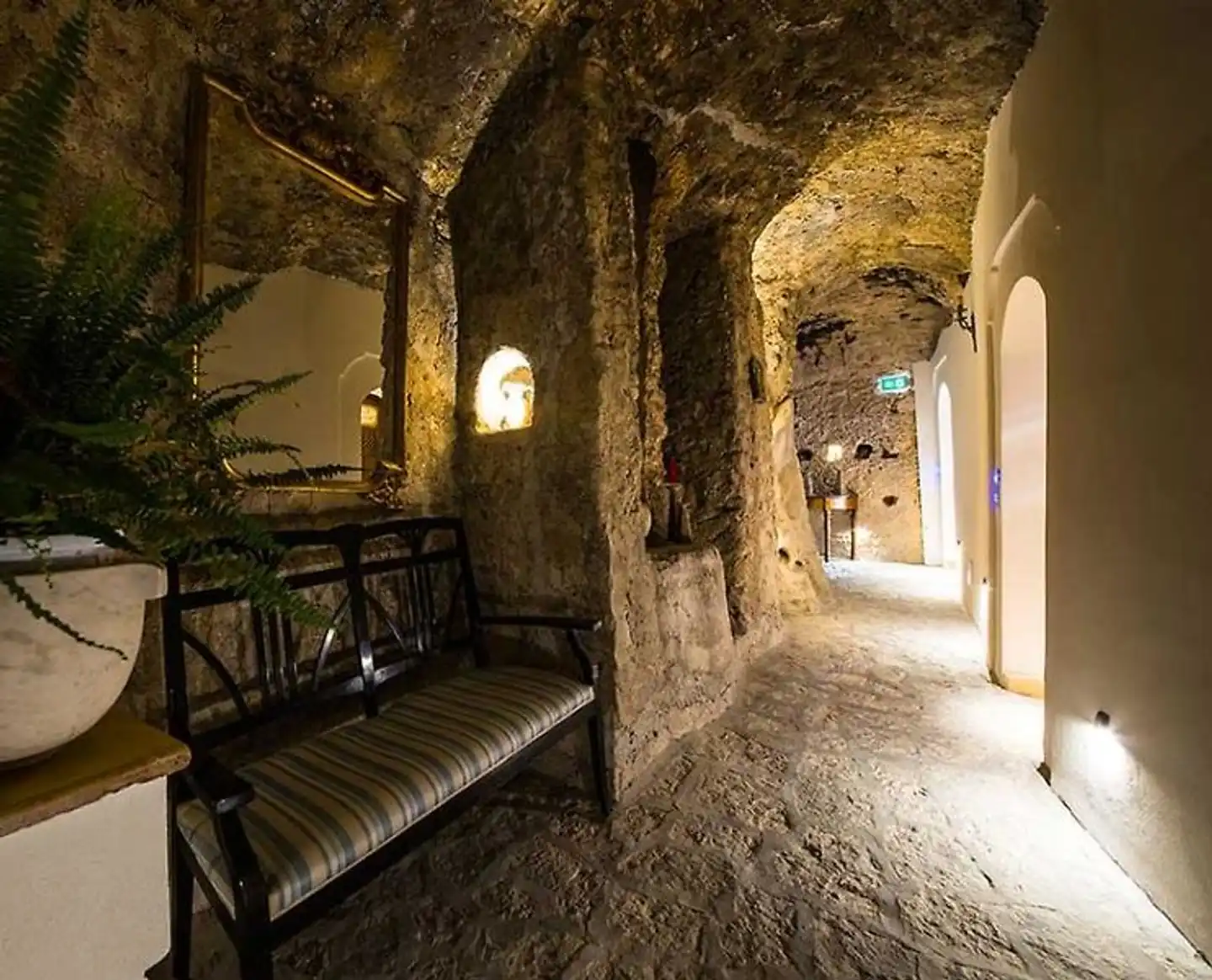 Badia di Santa Maria de'Olearia Lobby