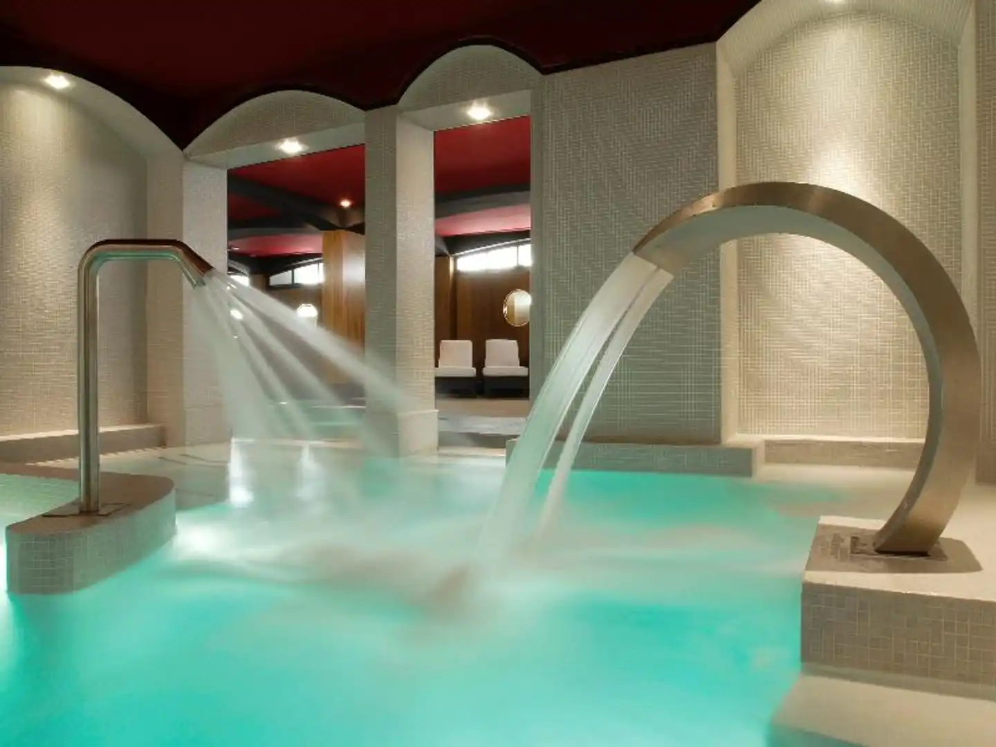 Fouquet's Barrière Hallenbad