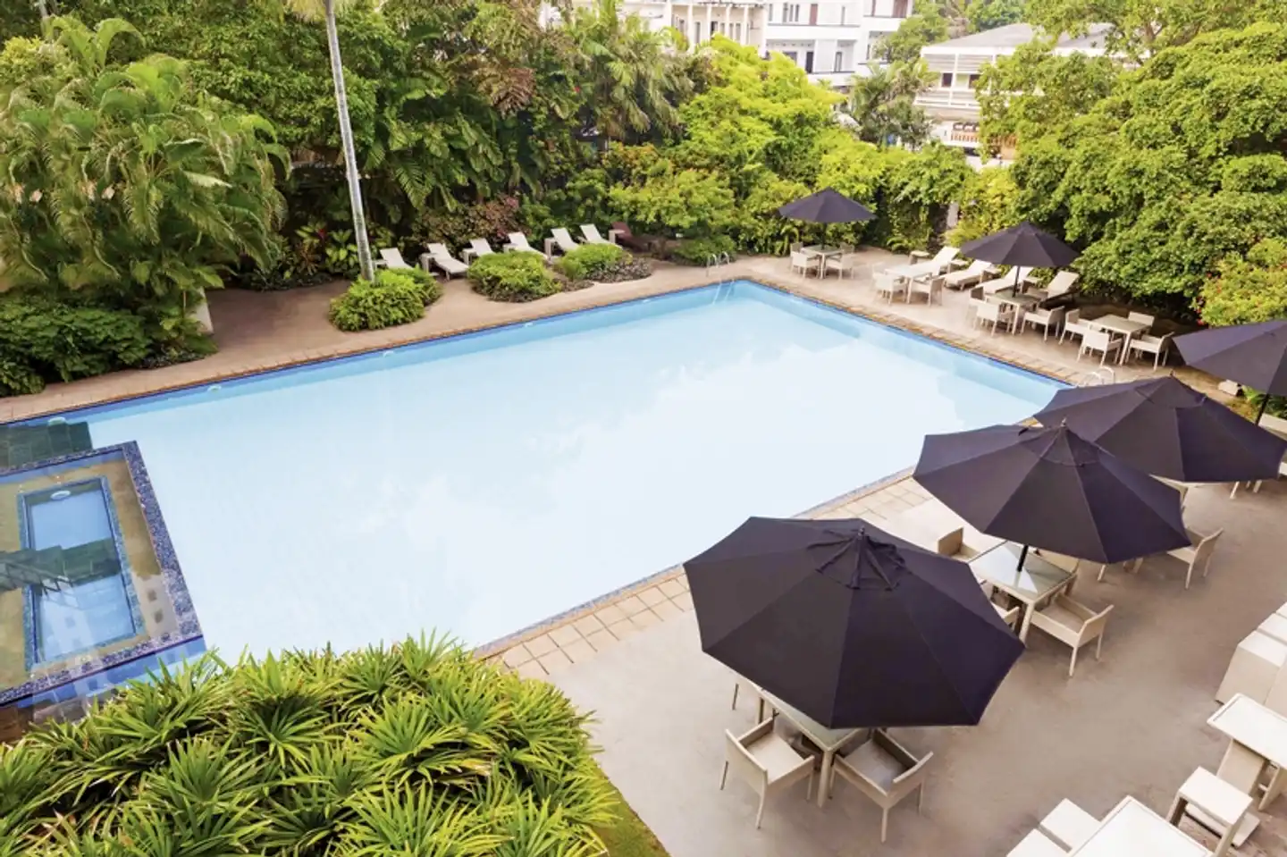Ramada Colombo Pool