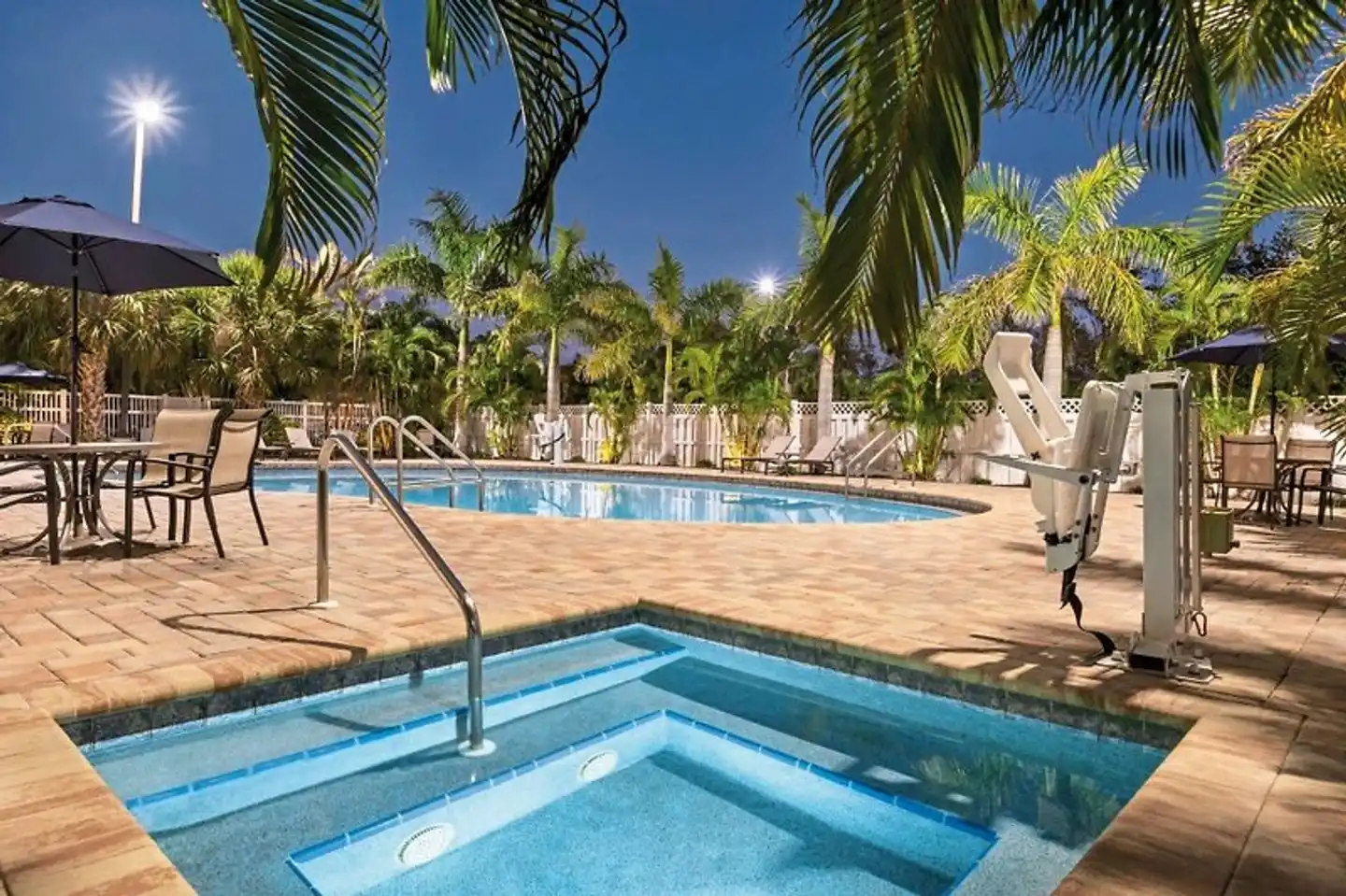 Spark by Hilton Siesta Key Gateway Pool