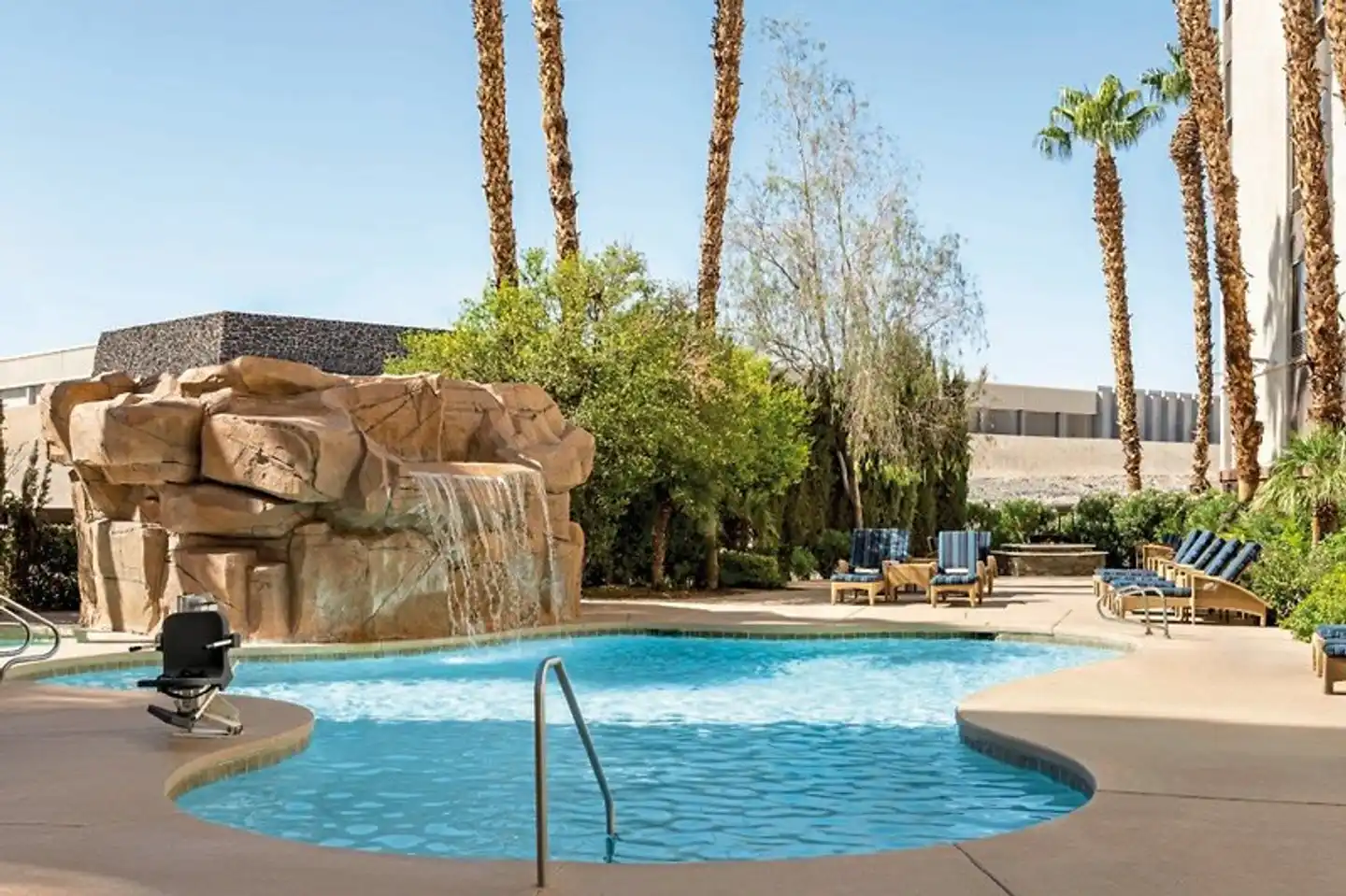 Hampton Inn Tropicana Pool