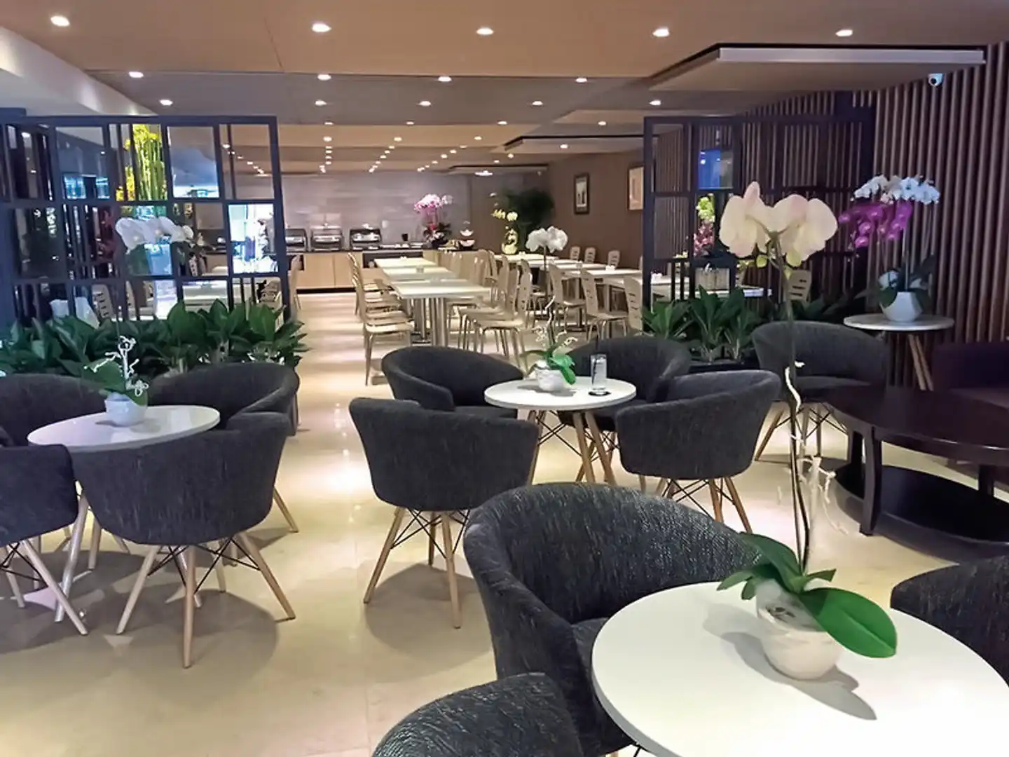 Avanti Hotel Bar