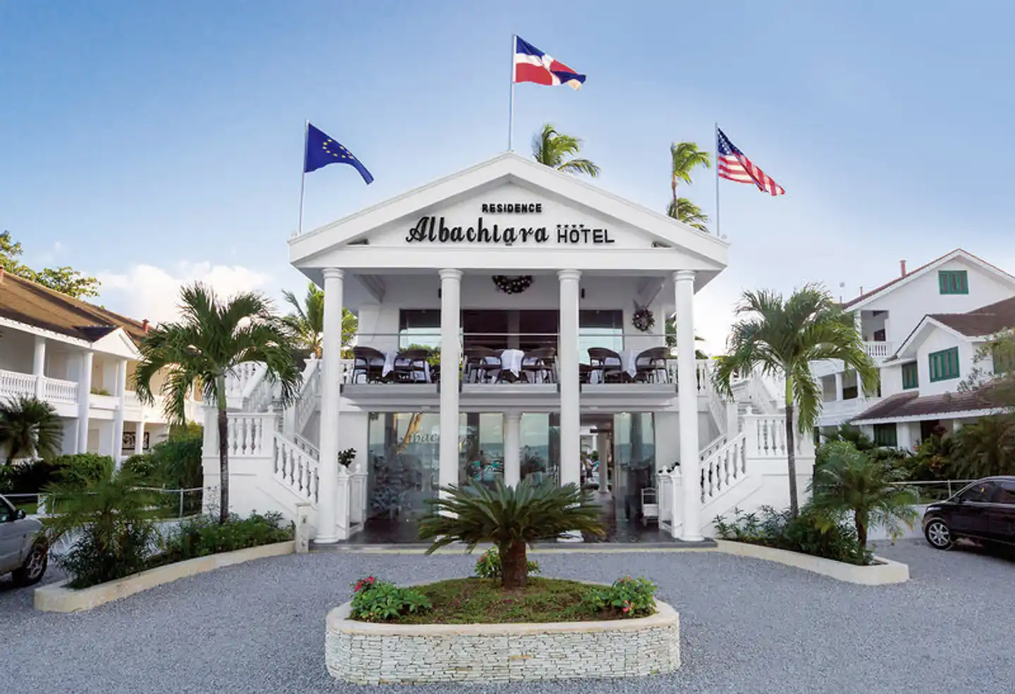 Albachiara Beachfront Hotel Aussenansicht