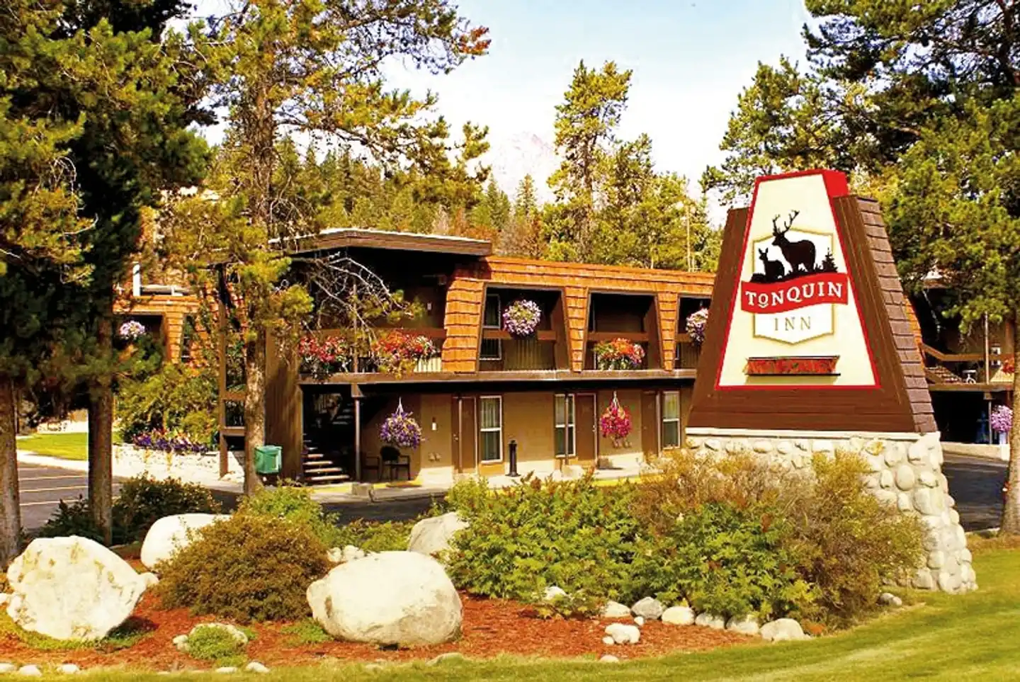 Tonquin Inn Aussenansicht
