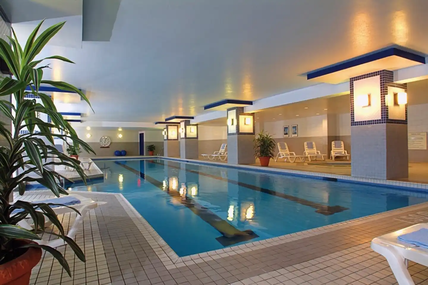 Delta Hotels by Marriott Montreal Hallenbad