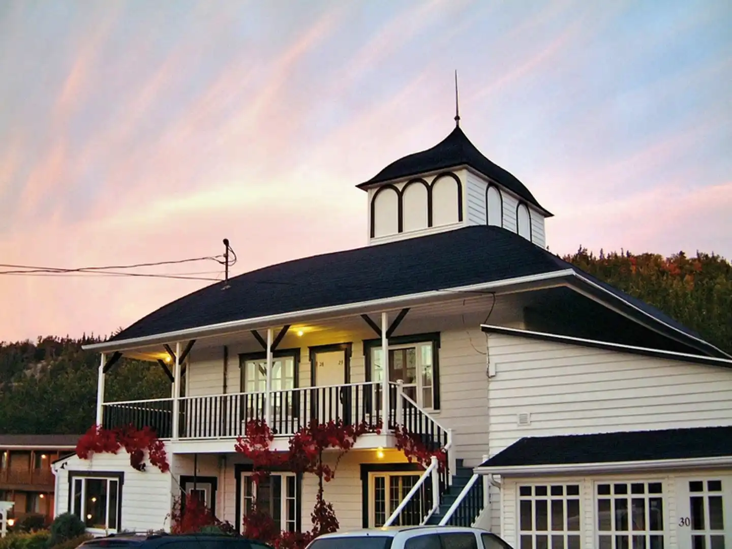 Hotel Georges De Tadoussac Aussenansicht