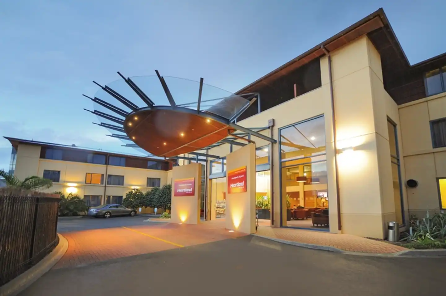 Heartland Hotel Auckland Airport Aussenansicht