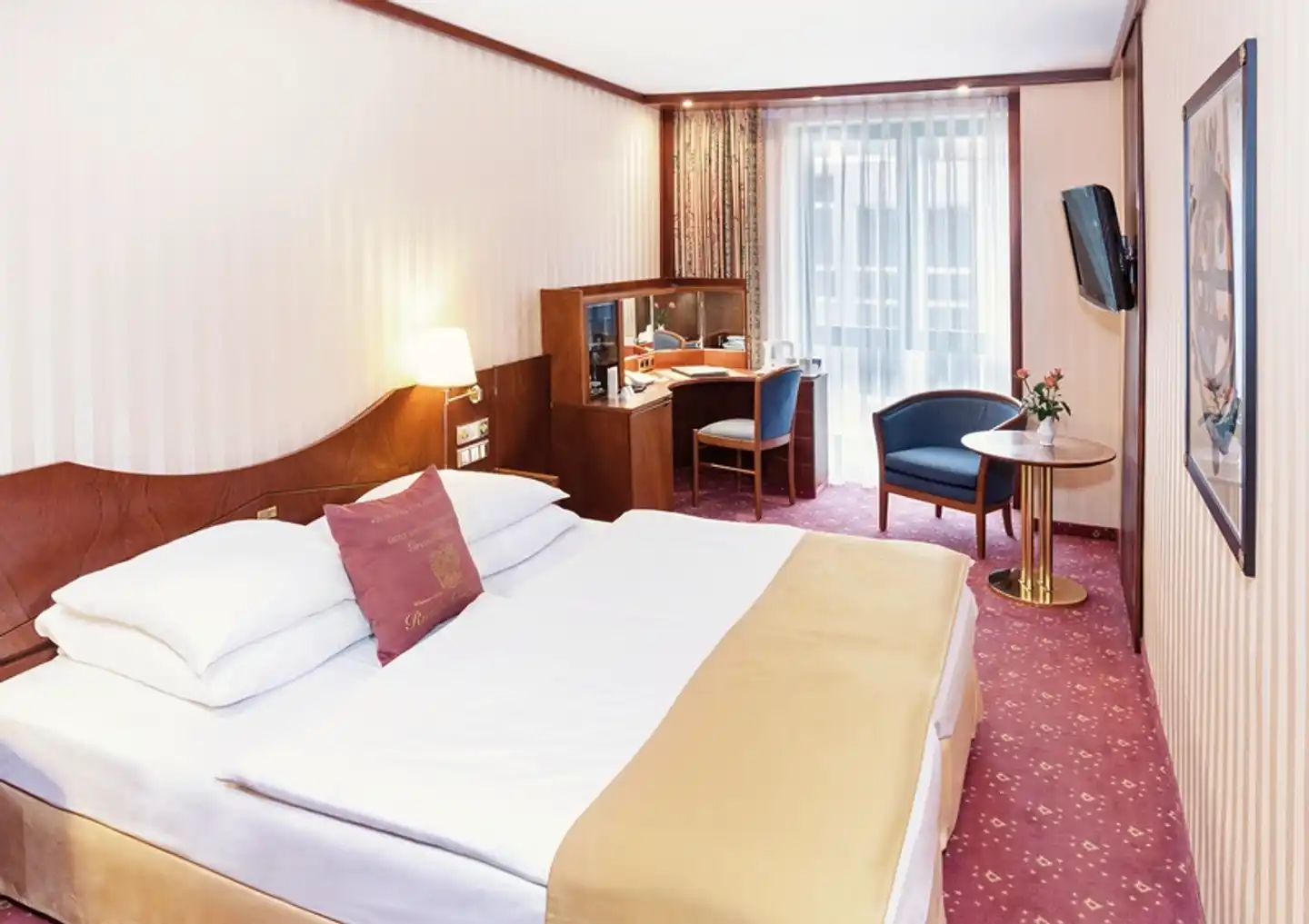 Best Western Premier Grand Hotel Russischer Hof Wohnbeispiel