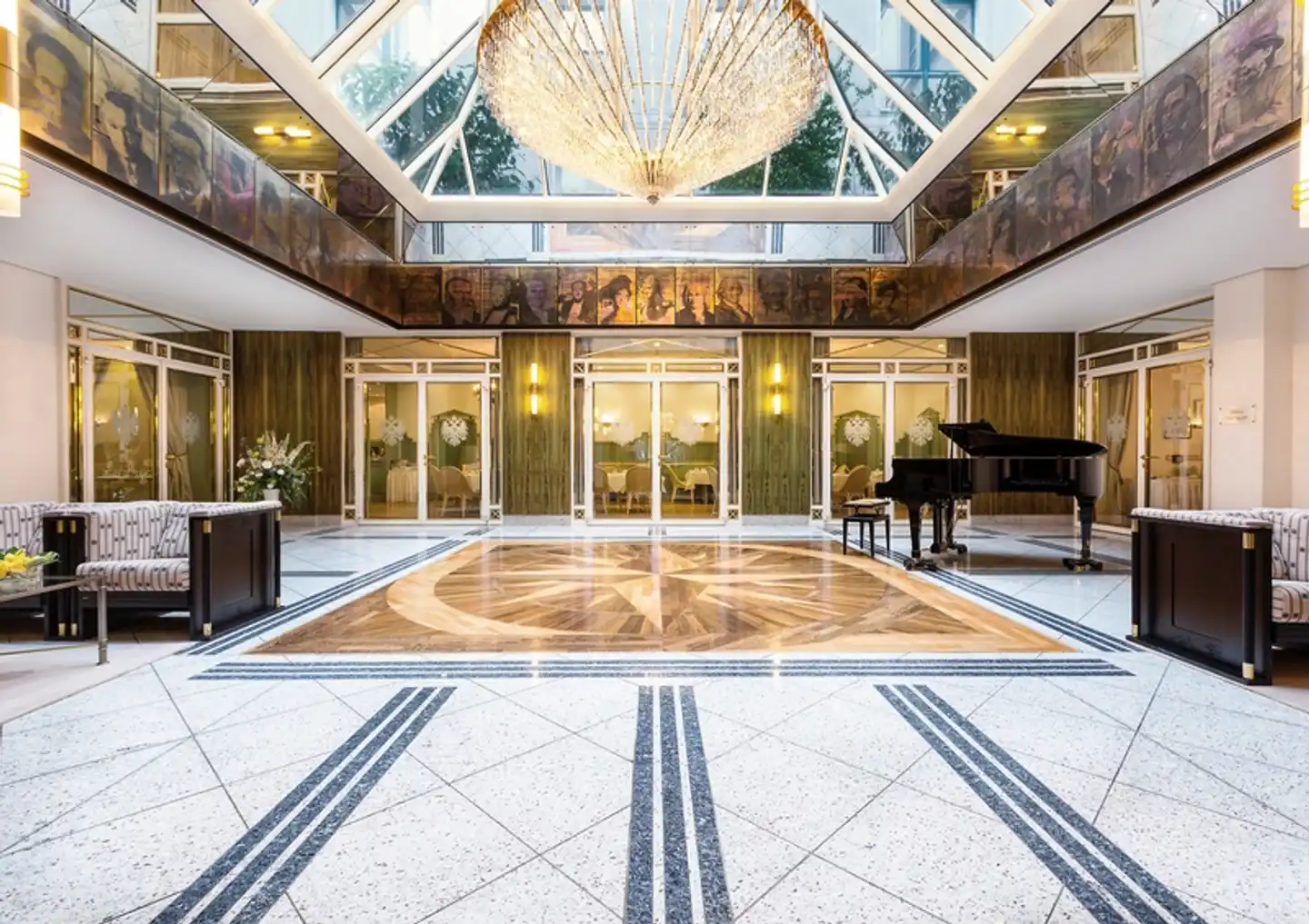 Best Western Premier Grand Hotel Russischer Hof Hallenbad