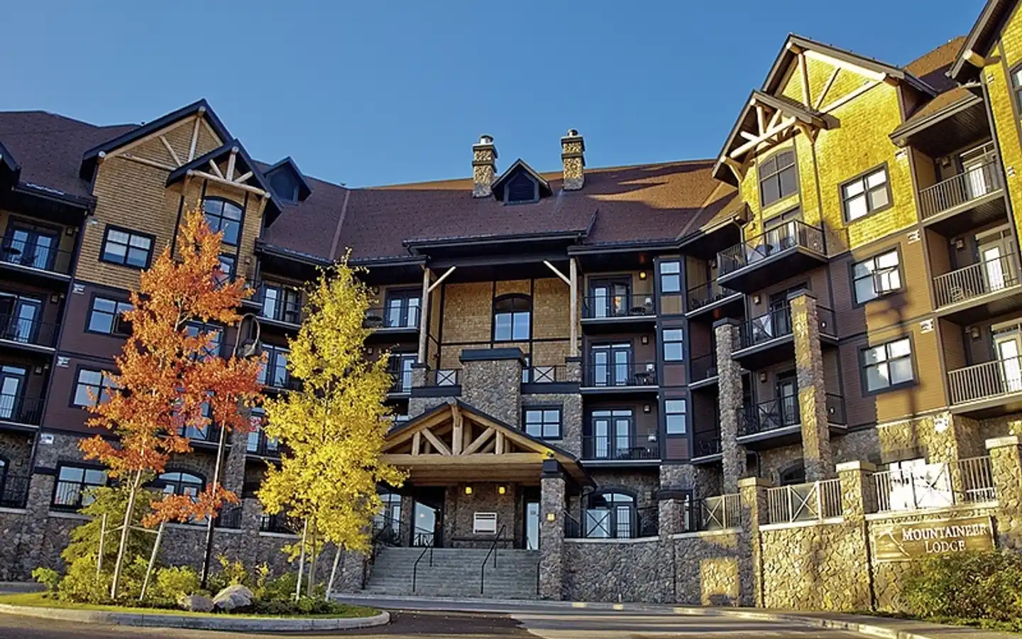 Glacier Mountaineer Lodge At Kicking Horse Aussenansicht