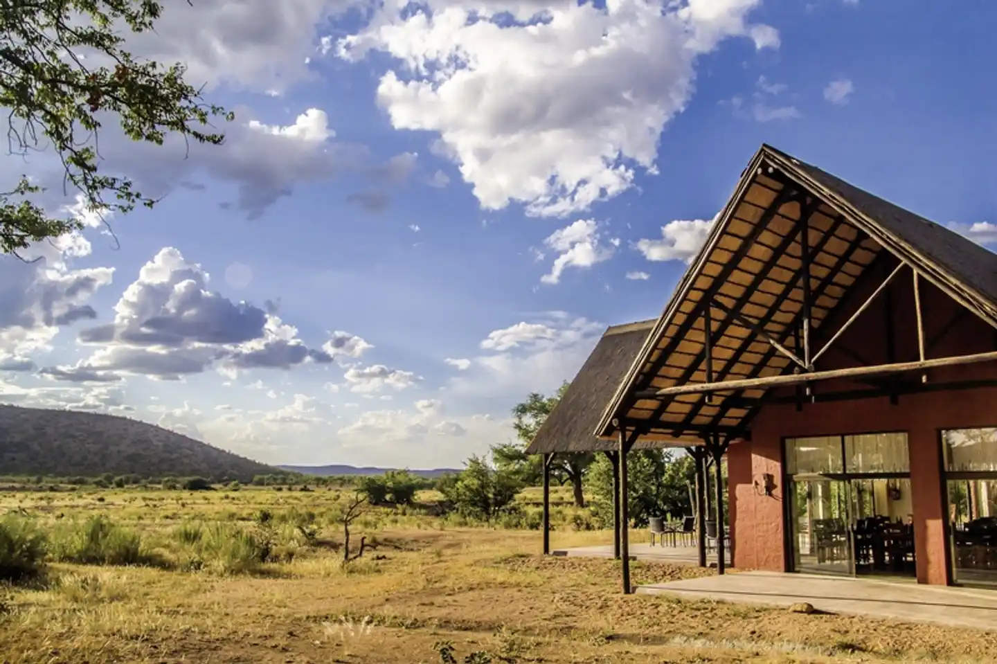 Hobatere Lodge Aussenansicht