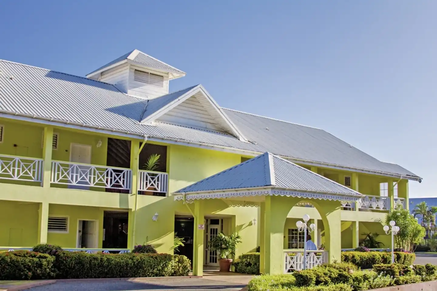 Bay Gardens Hotel Aussenansicht