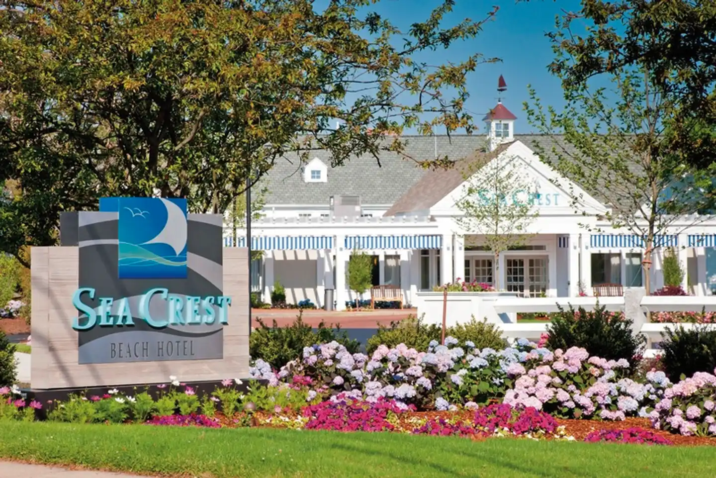 Sea Crest Beach Hotel Garten