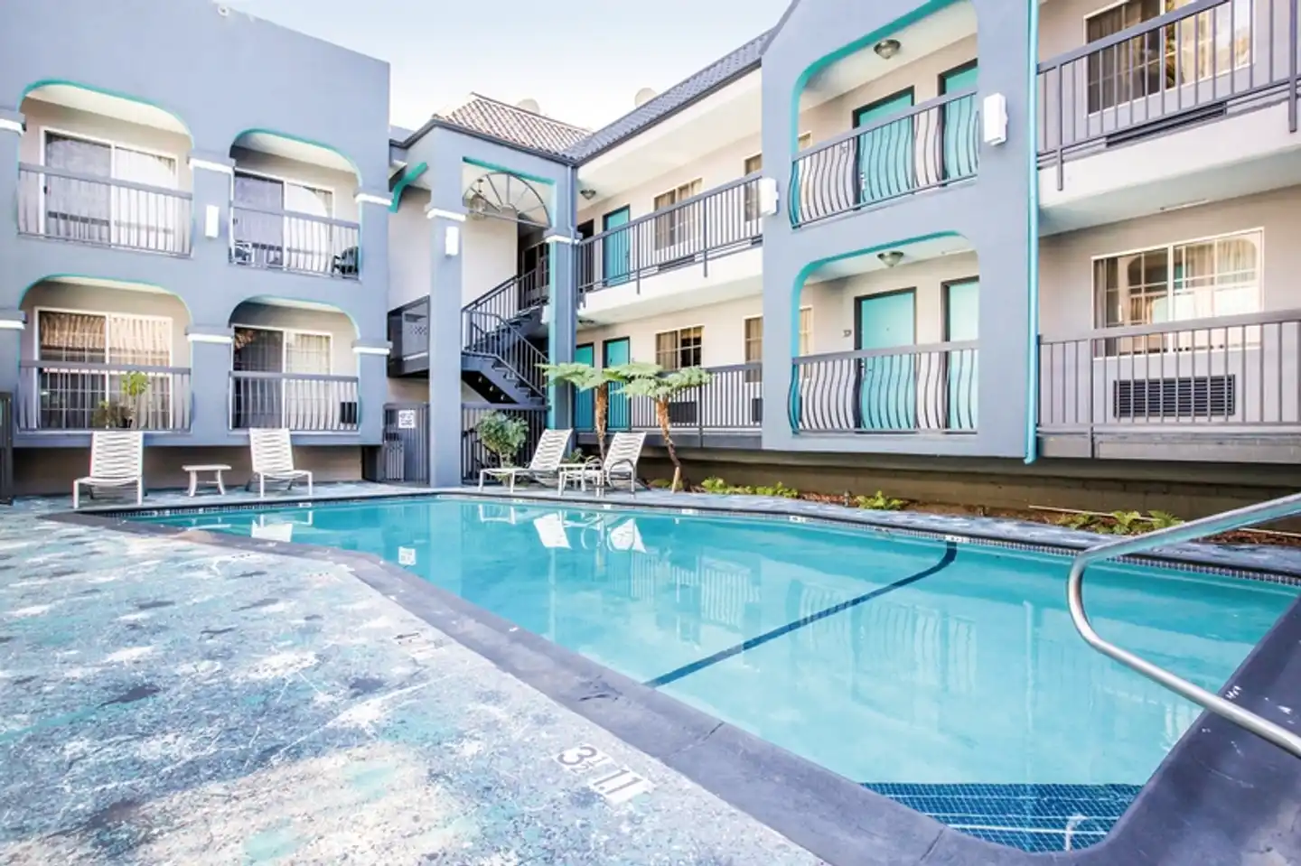 Quality Inn Near Hollywood Walk of Fame Pool