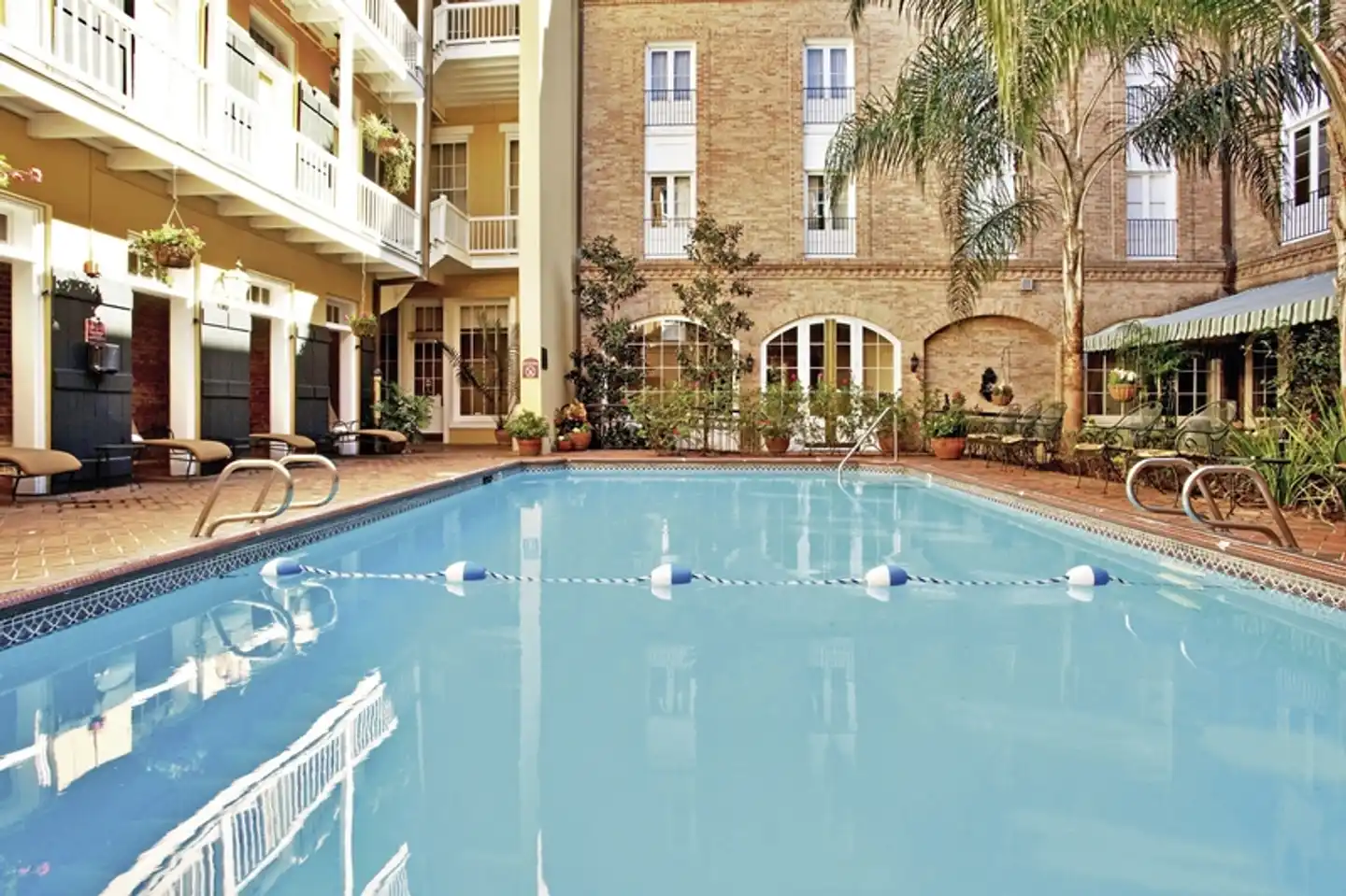 Holiday Inn French Quarter Chateau Le Moyne Pool