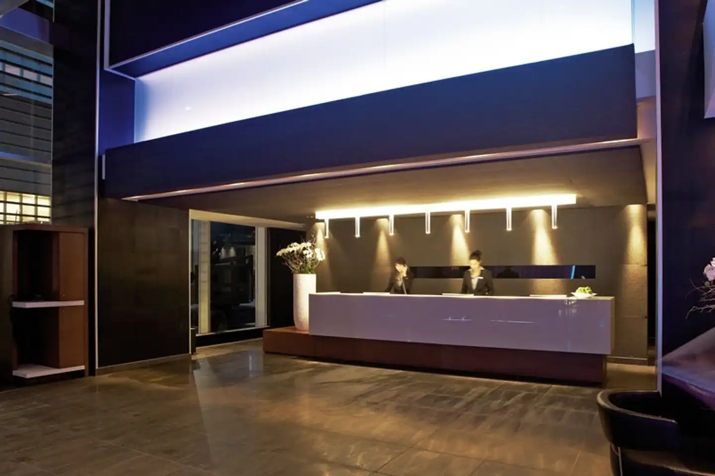 Le Germain Maple Leaf Square Toronto Lobby