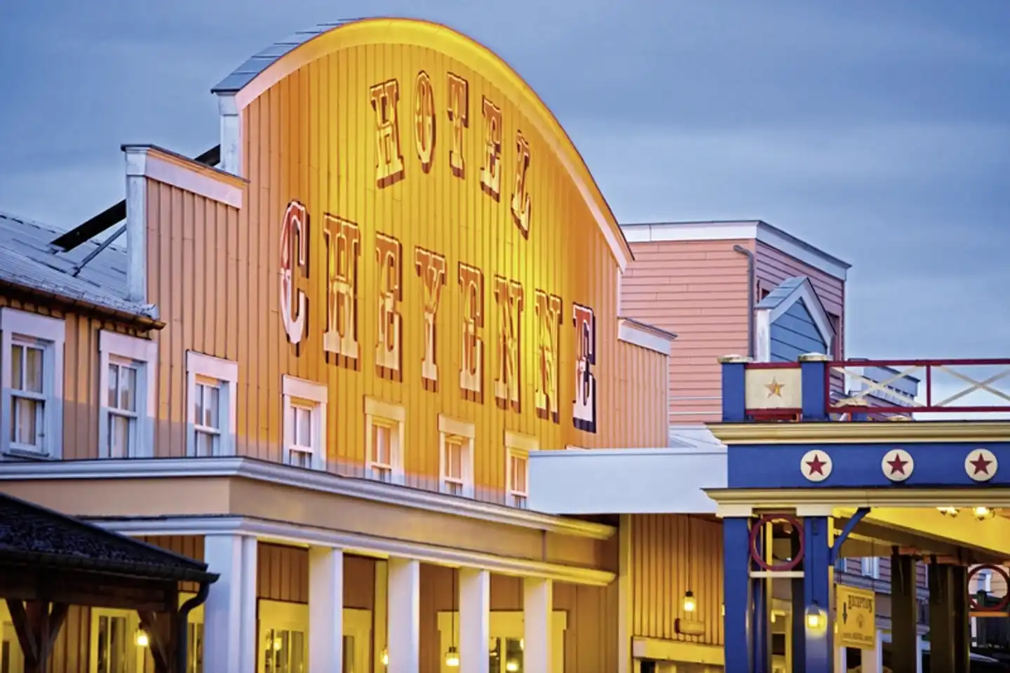 Disney Hotel Cheyenne Aussenansicht