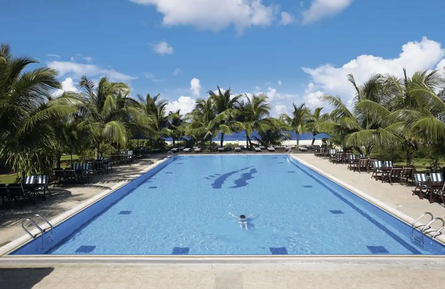 Hulhule Island Hotel Pool