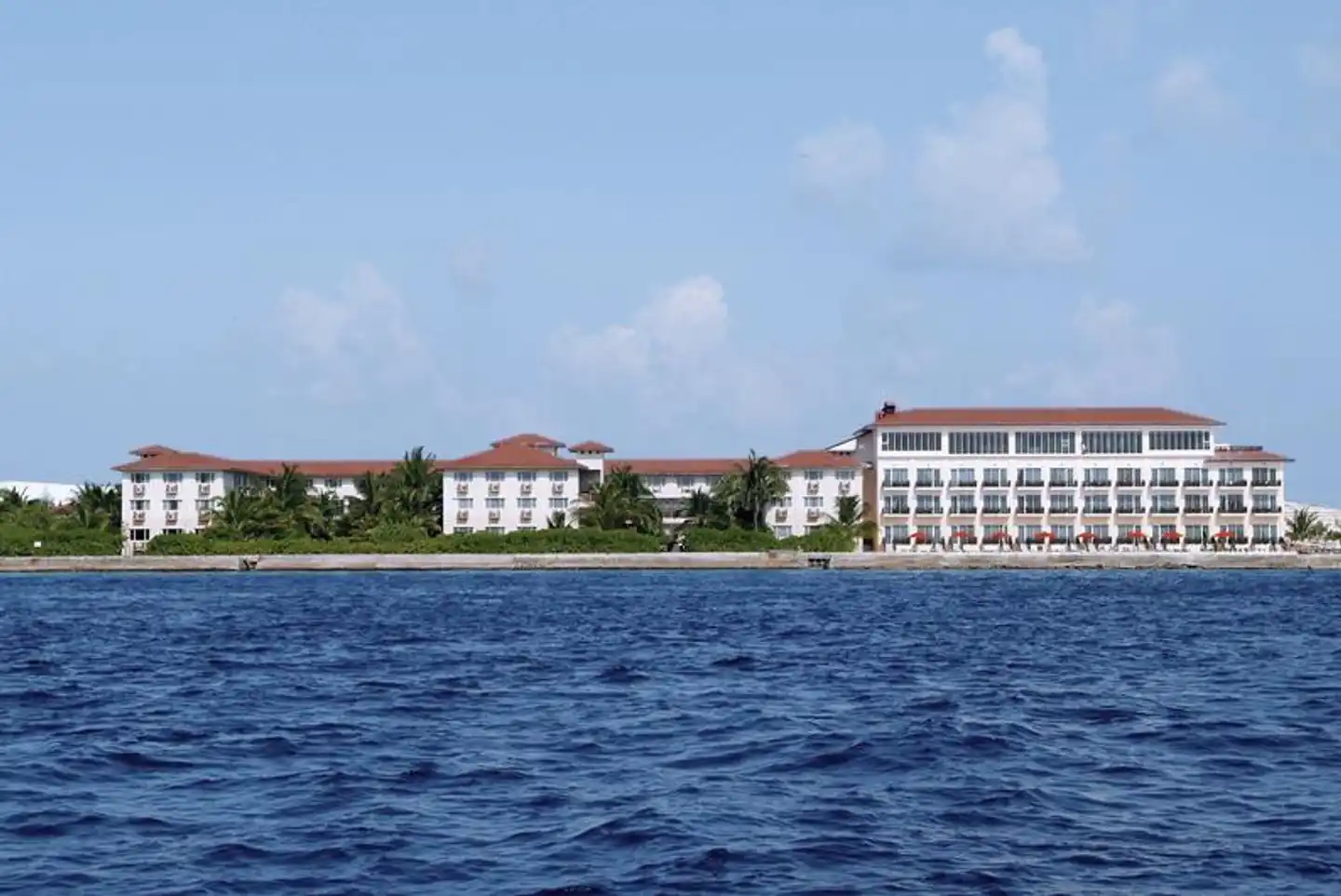 Hulhule Island Hotel Aussenansicht