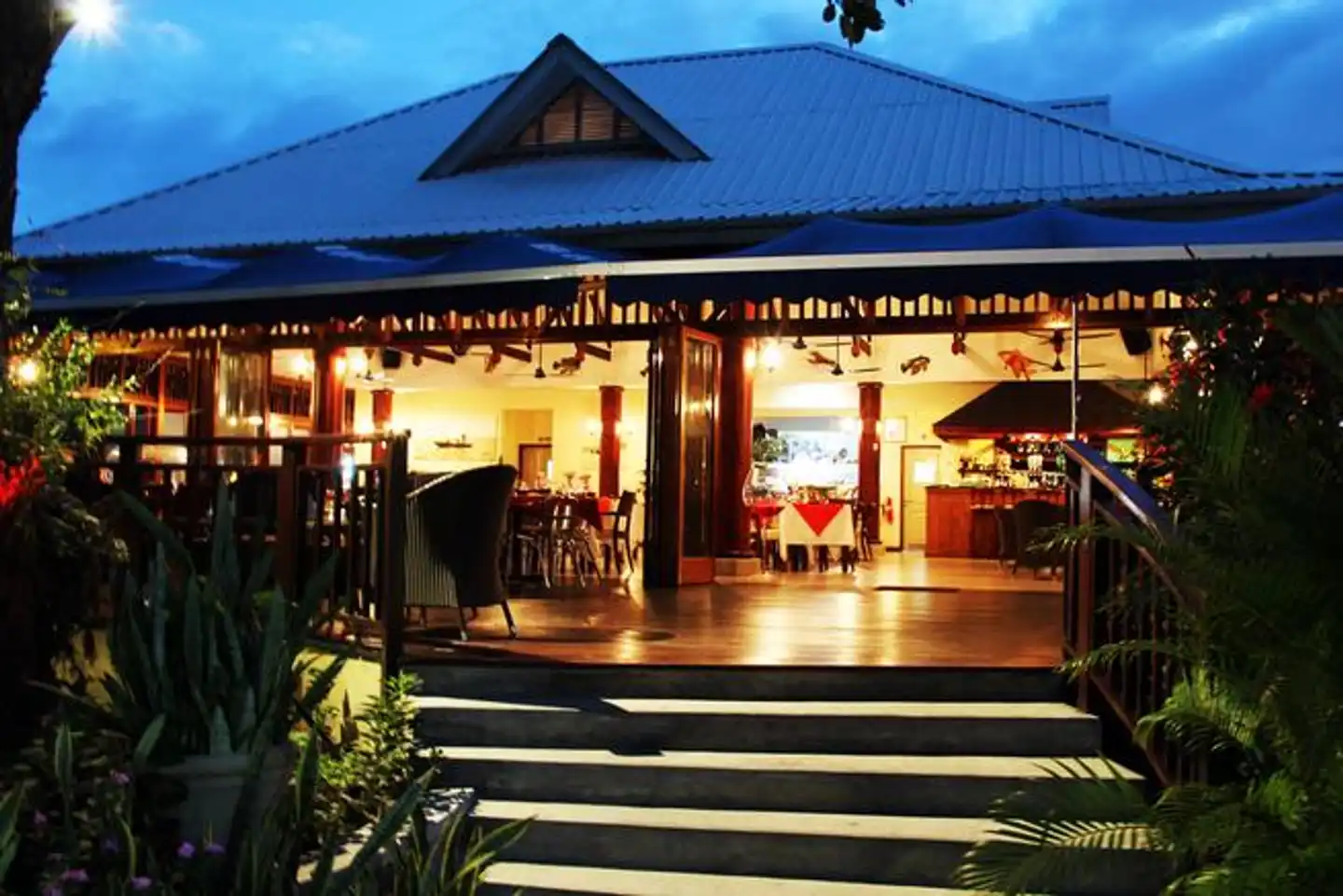 Pirogue Lodge Bar