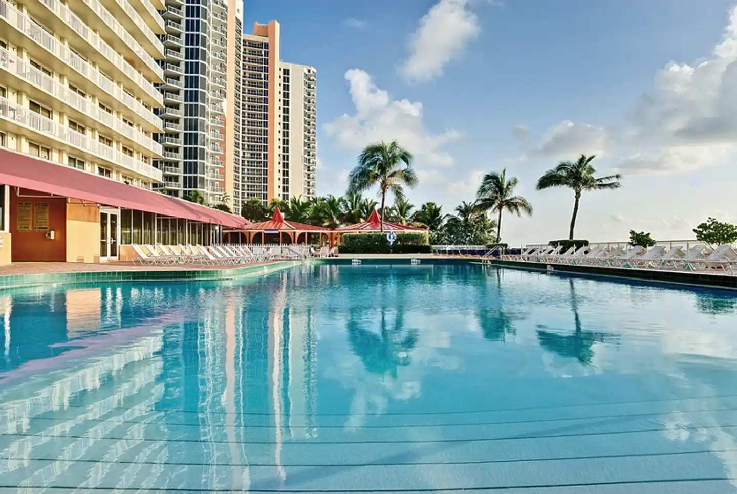 Ramada Plaza Marco Polo Pool