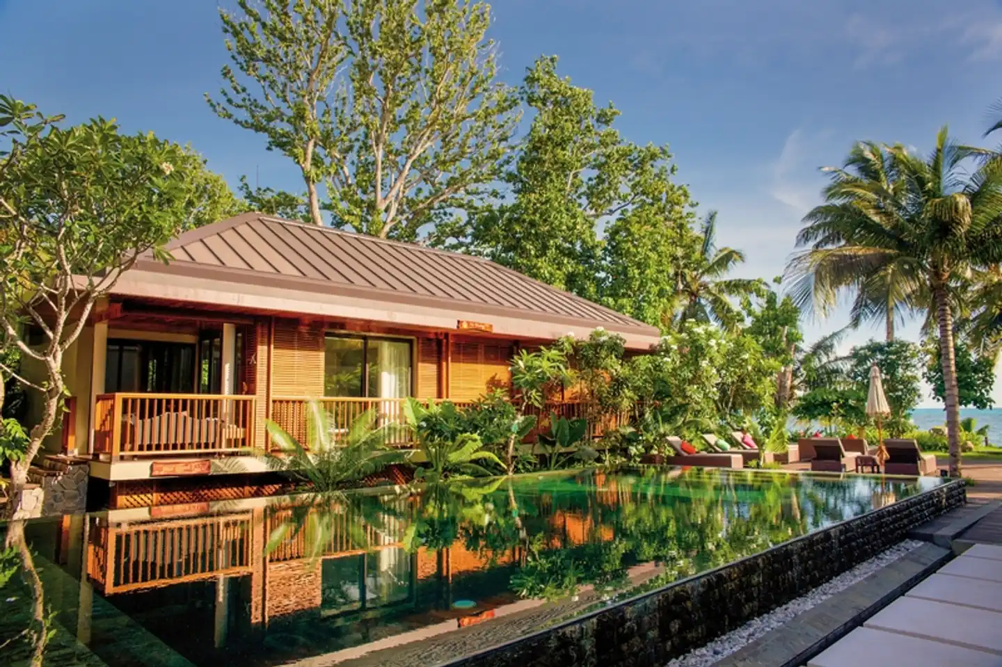 Dhevatara Beach Hotel Aussenansicht