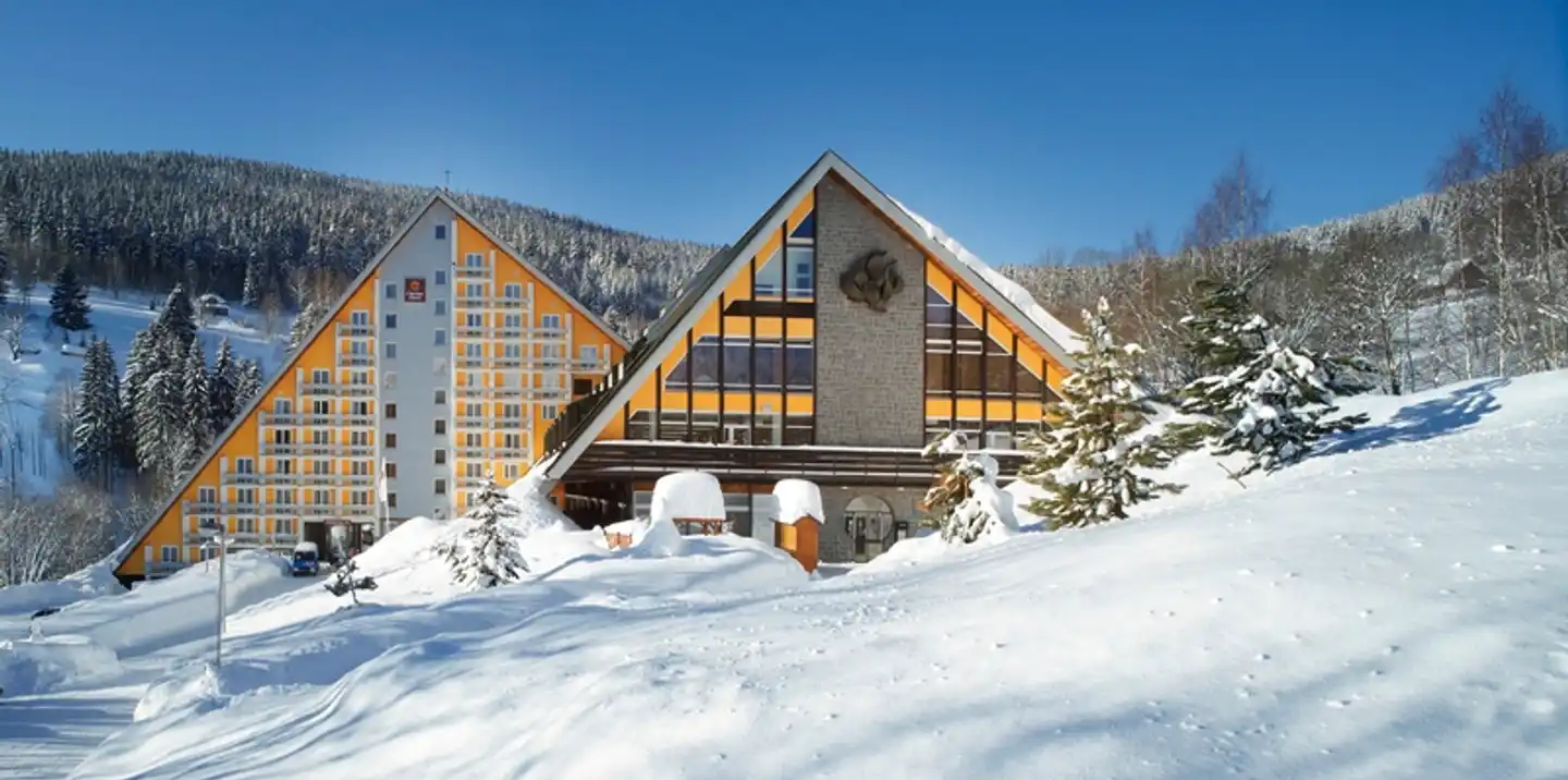 Pinia Hotel & Resort Aussenansicht