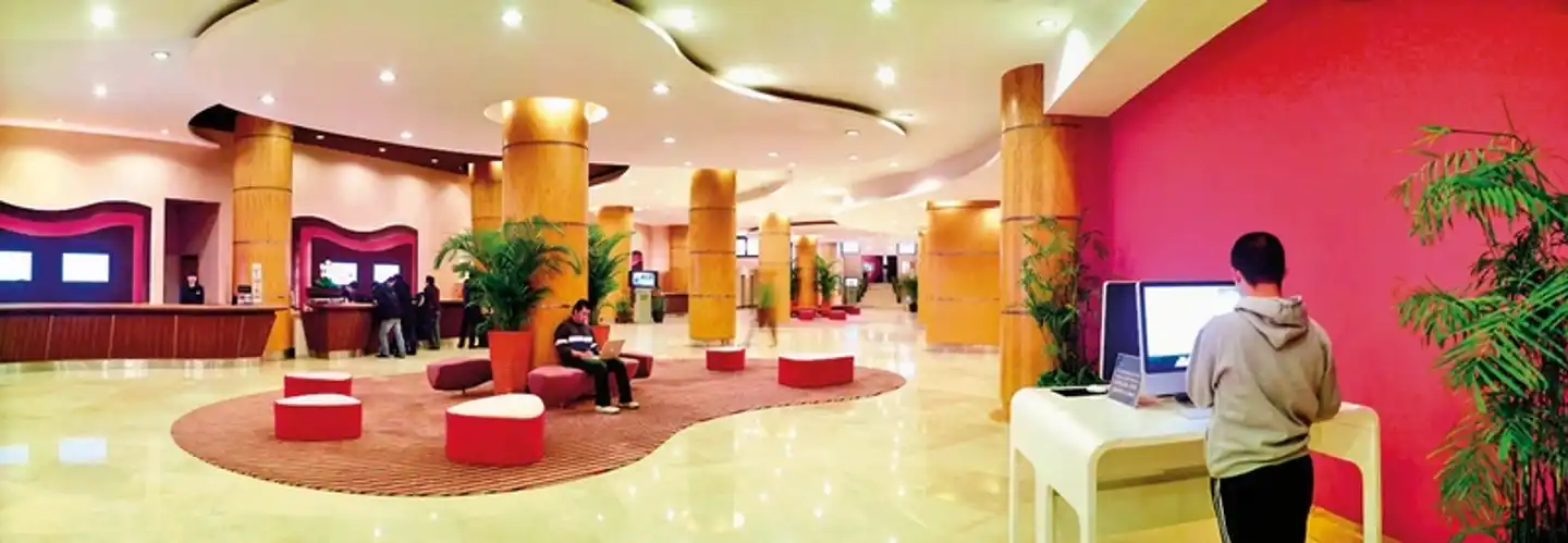 Novotel Xinqiao Lobby