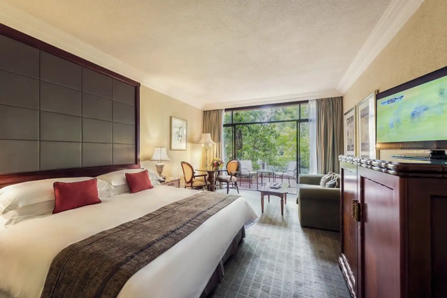 The Cascades Hotel Wohnbeispiel