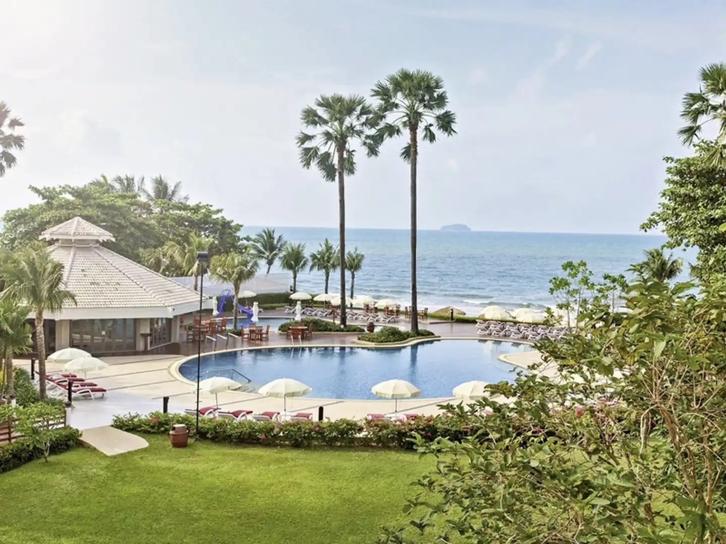 Novotel Rayong Rim Pae Resort Hotel Pool