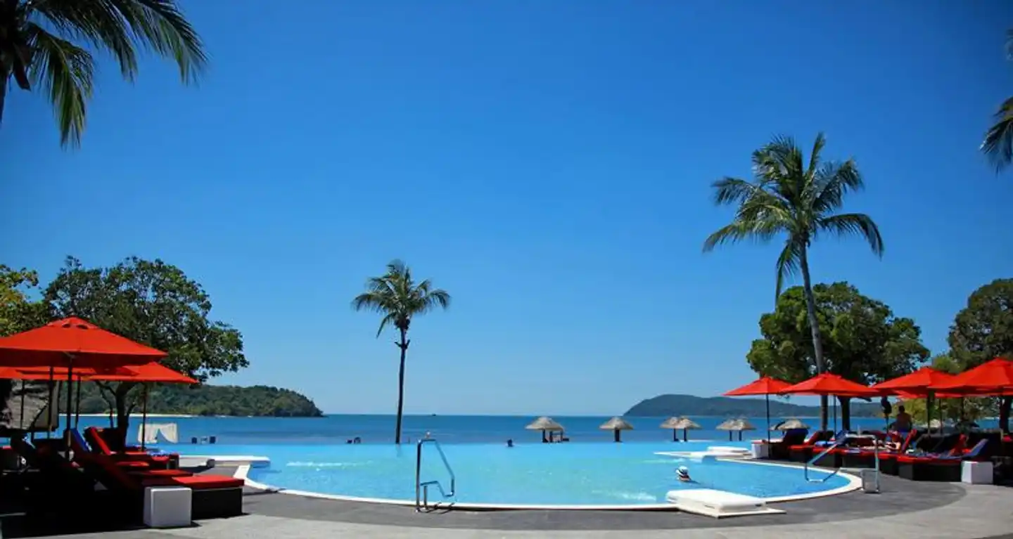 Holiday Villa Beach Resort & Spa Pool