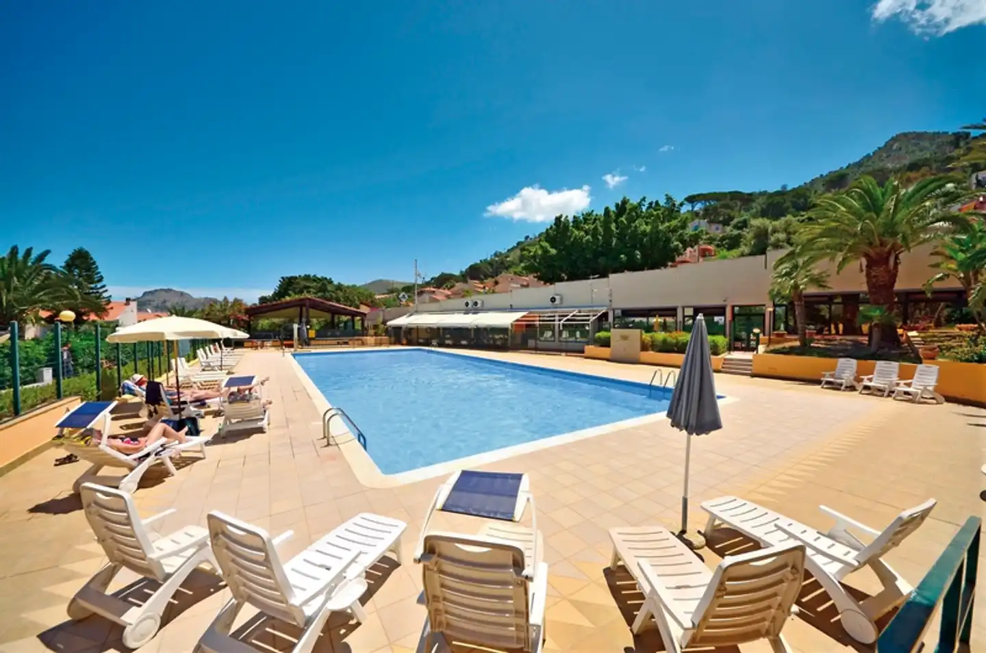 Calanica Pool