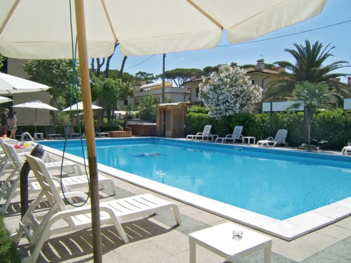 Apuana Pool