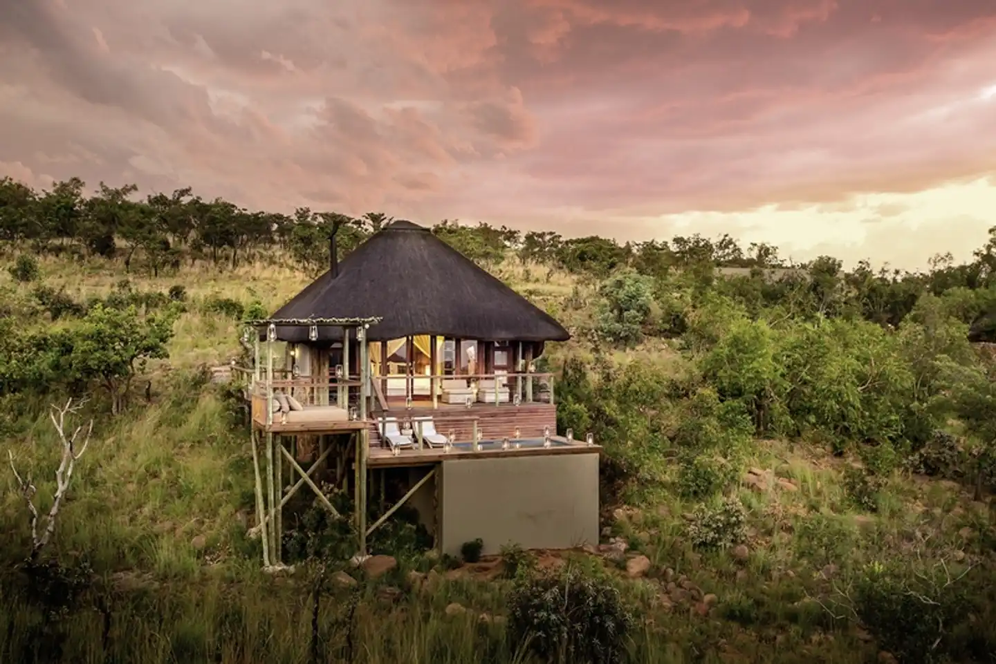 Mhondoro Safari Lodge & Villa Aussenansicht