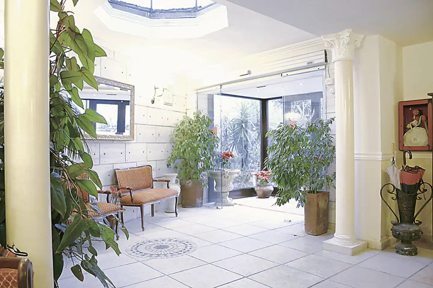 Villa Linda Lobby