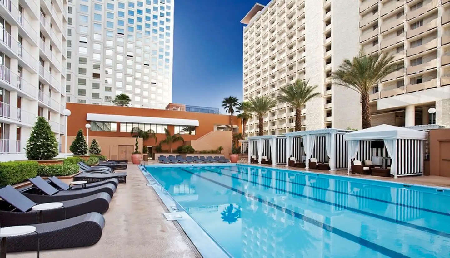 Harrahs Las Vegas Pool