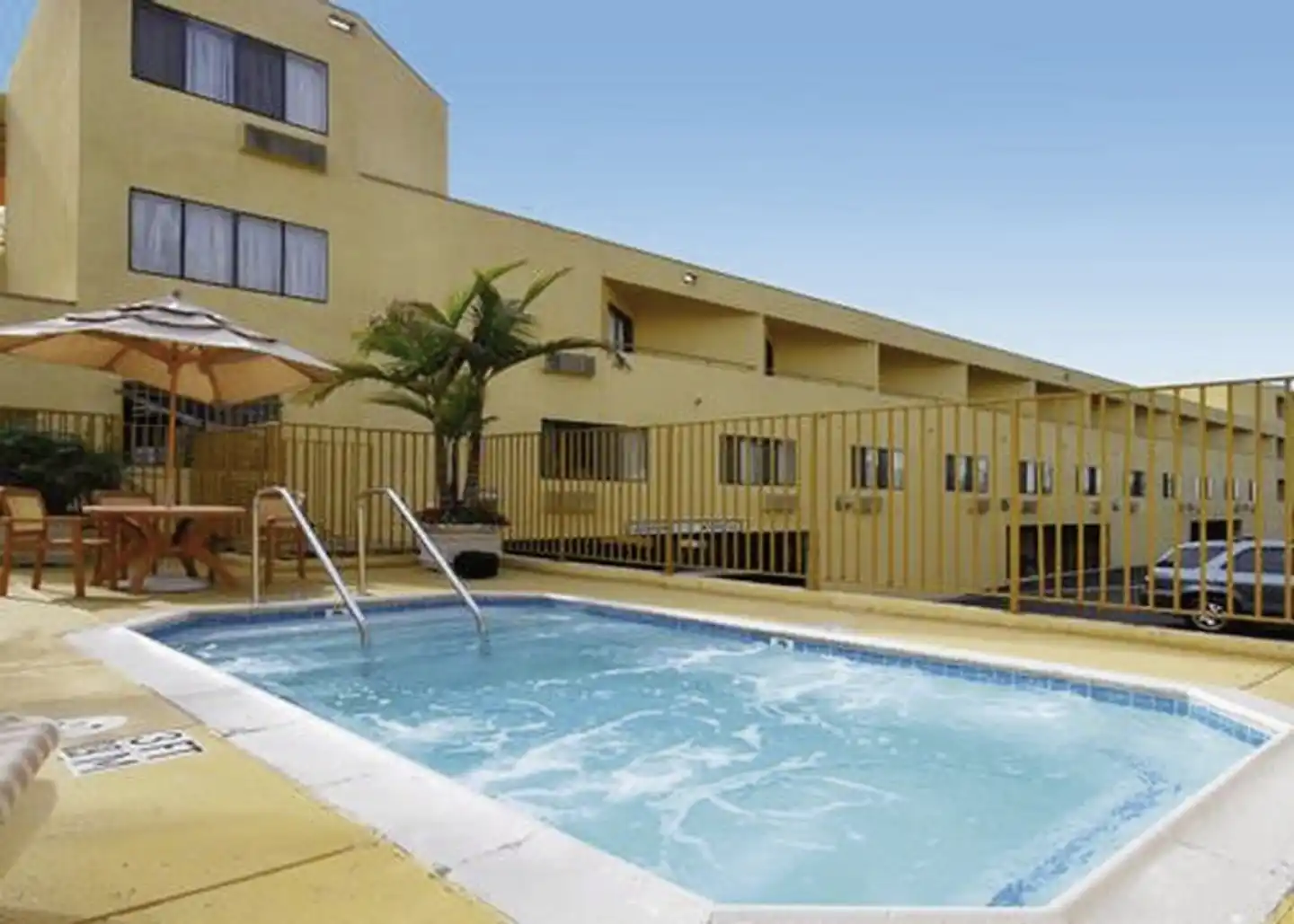 Quality Inn & Suites Hermosa Beach Pool