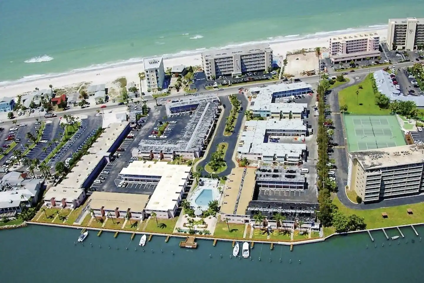 Barefoot Beach Condo Apartments Aussenansicht